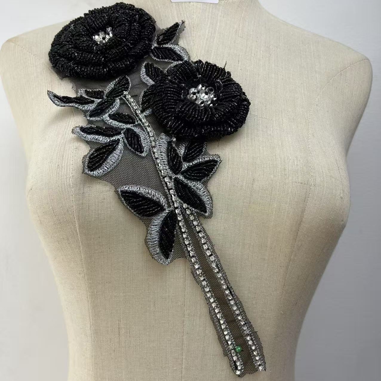 手工缝制钉珠重工花朵钻花玻璃珠大衣婚纱礼服装饰辅料胸前领花详情15