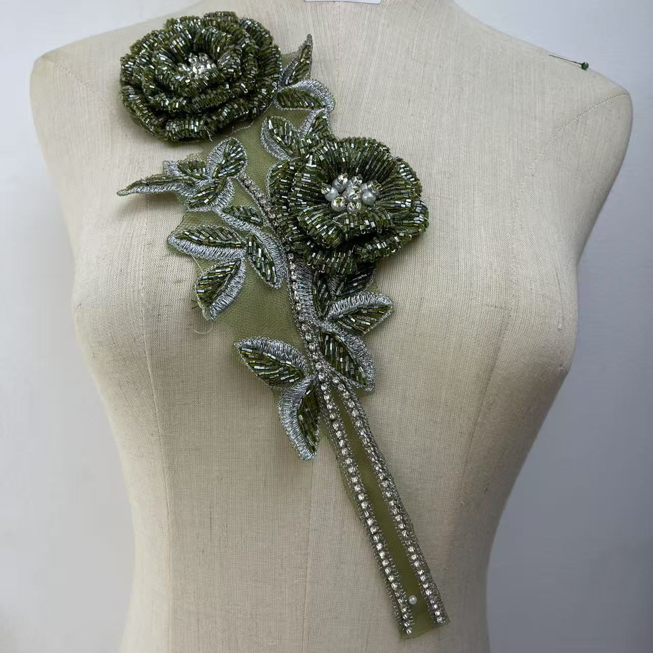 手工缝制钉珠重工花朵钻花玻璃珠大衣婚纱礼服装饰辅料胸前领花详情13