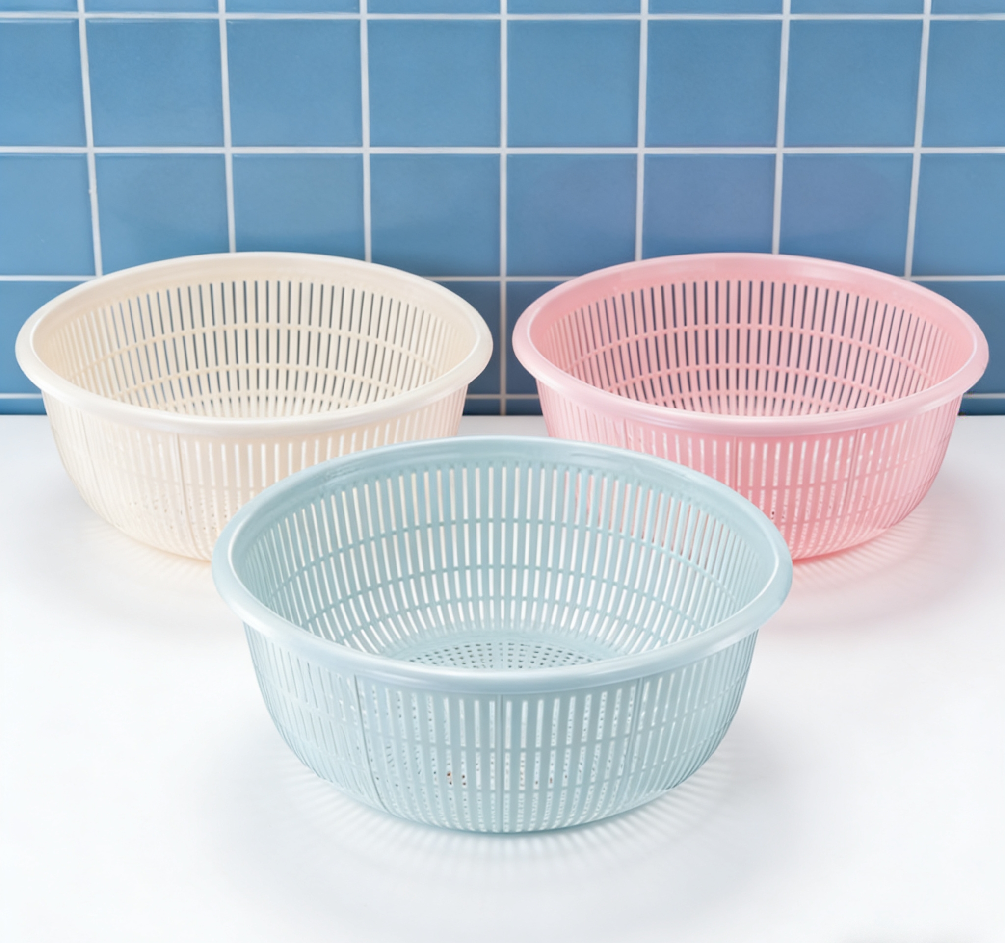 Simple hollowed-out draining basket, household rice-washing sieve, fruit washing and storage basket, kitchen plastic draining basket, high appearance level, macaron-colored rice-washing and vegetable washing basket wholesale