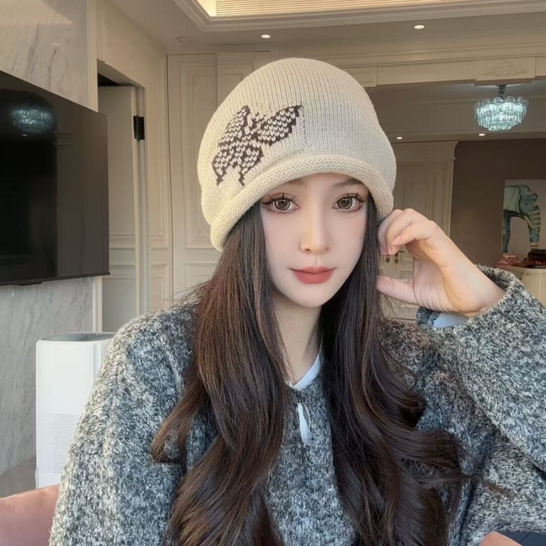 Rolled-edge drawstring pile cap, small knitted autumn and winter warm ear-protecting cap for women, 2025 new style headscarf cap Application Scenario