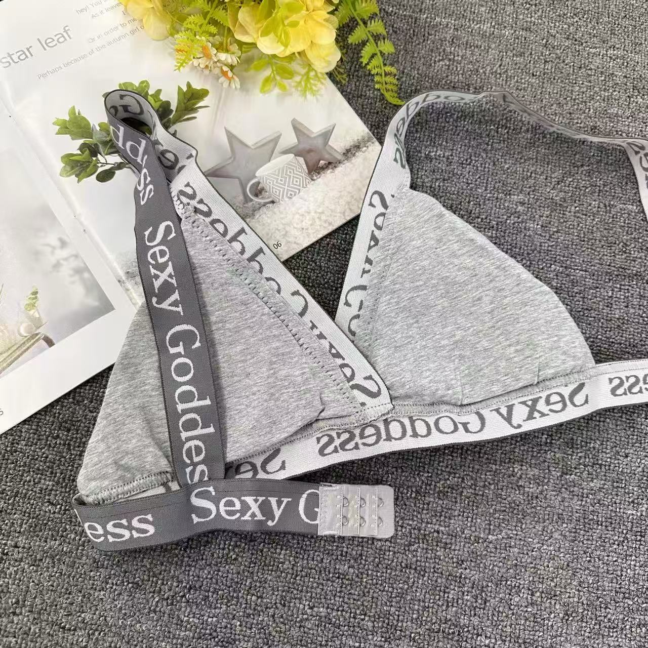 701# Foreign trade export inventory English letter strappy bra, detachable back buckle beautiful back, sexy deep V French underwear Application Scenario