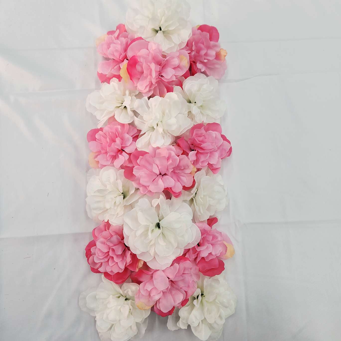 18-head dahlia floor-arranged flower bouquets wrapped around columns, realistic rose cultural gardening, realistic flower arrangement, crocheted and knitted flower bouquets, realistic flowers detail image 5