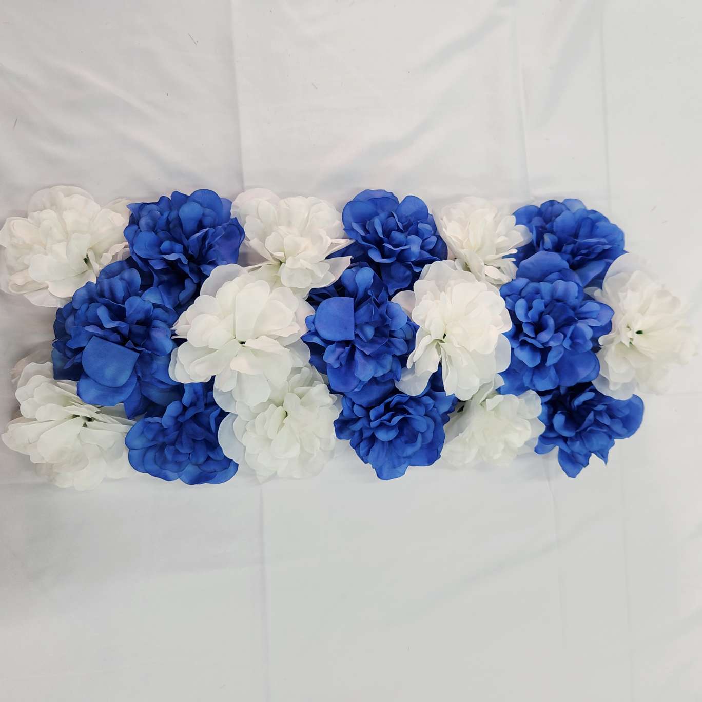 18-head dahlia floor-arranged flower bouquets wrapped around columns, realistic rose cultural gardening, realistic flower arrangement, crocheted and knitted flower bouquets, realistic flowers detail image 11