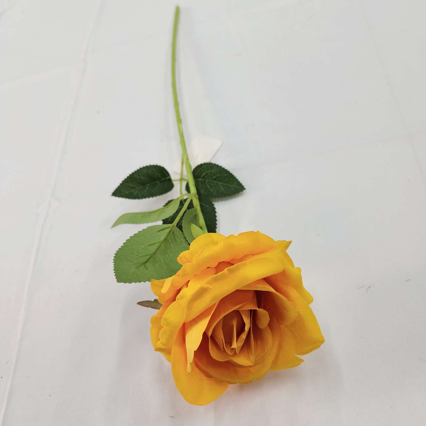 Single-stem velvet love rose office simulation rose, cultural horticulture simulation flower arrangement, crocheted knitted flower bouquet, simulation flower decoration details Picture