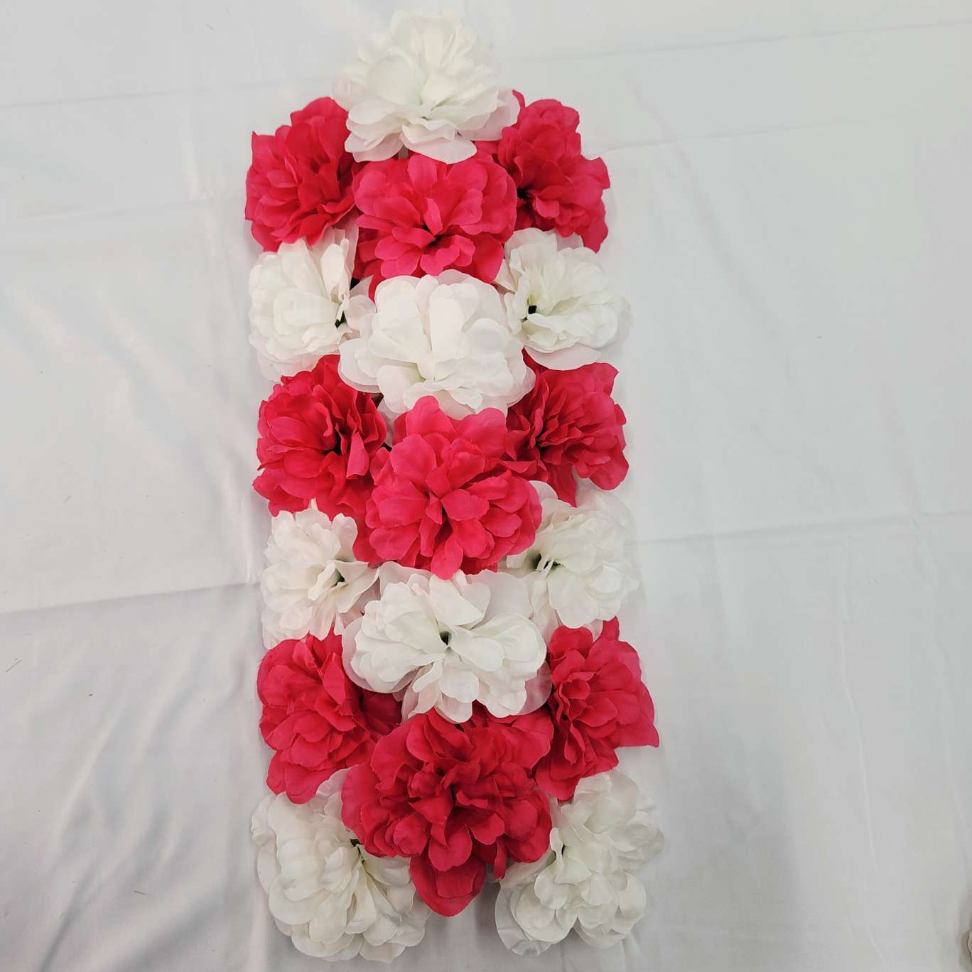 18-head dahlia floor-arranged flower bouquets wrapped around columns, realistic rose cultural gardening, realistic flower arrangement, crocheted and knitted flower bouquets, realistic flowers detail image 12