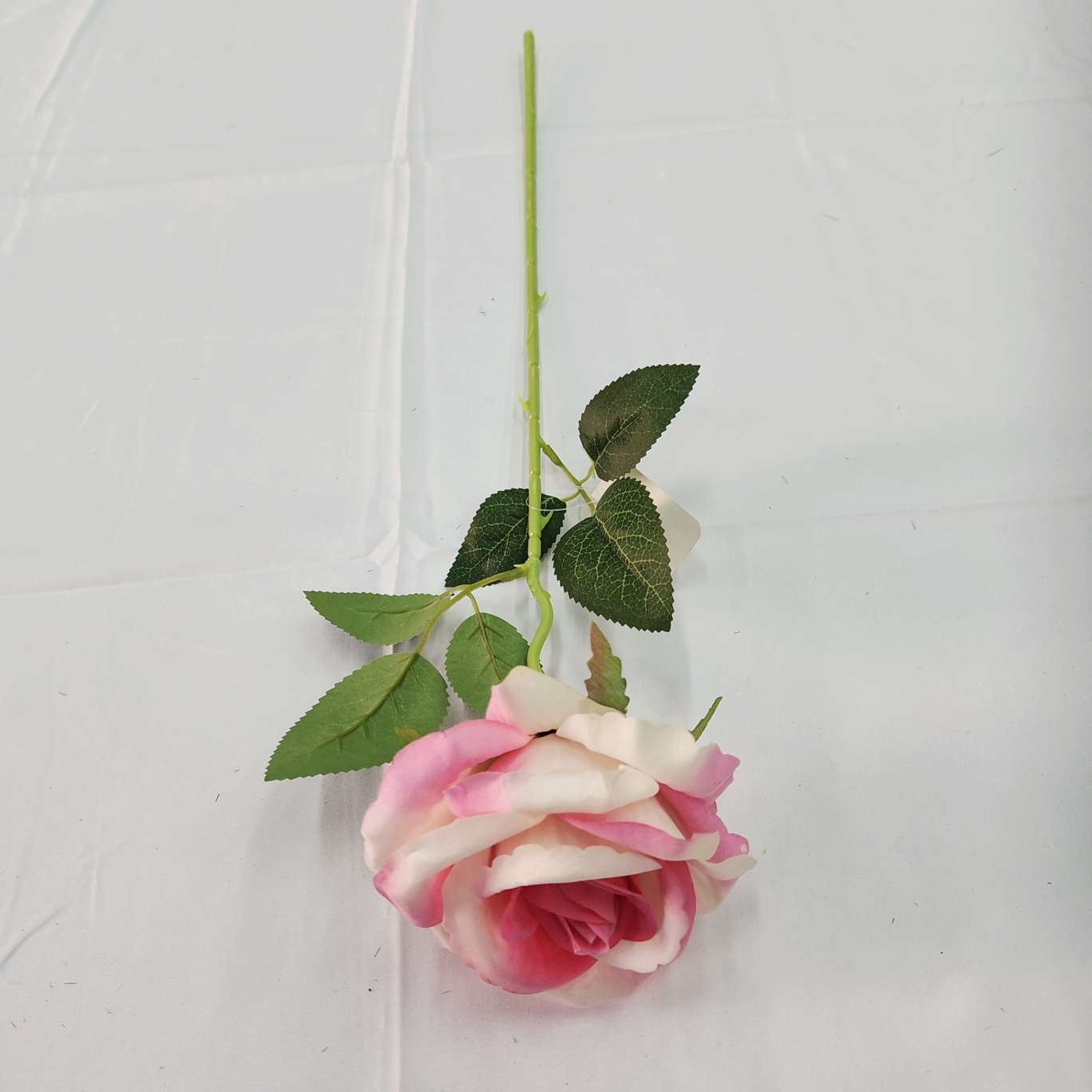 Single-stem velvet love rose office simulation rose, cultural horticulture simulation flower arrangement, crocheted knitted flower bouquet, simulation flower decoration detail image 4