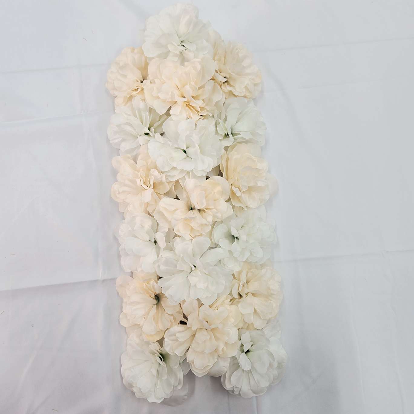 18-head dahlia floor-arranged flower bouquets wrapped around columns, realistic rose cultural gardening, realistic flower arrangement, crocheted and knitted flower bouquets, realistic flowers details Picture