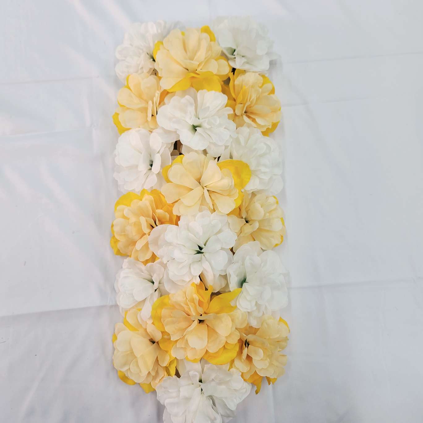 18-head dahlia floor-arranged flower bouquets wrapped around columns, realistic rose cultural gardening, realistic flower arrangement, crocheted and knitted flower bouquets, realistic flowers detail image 6