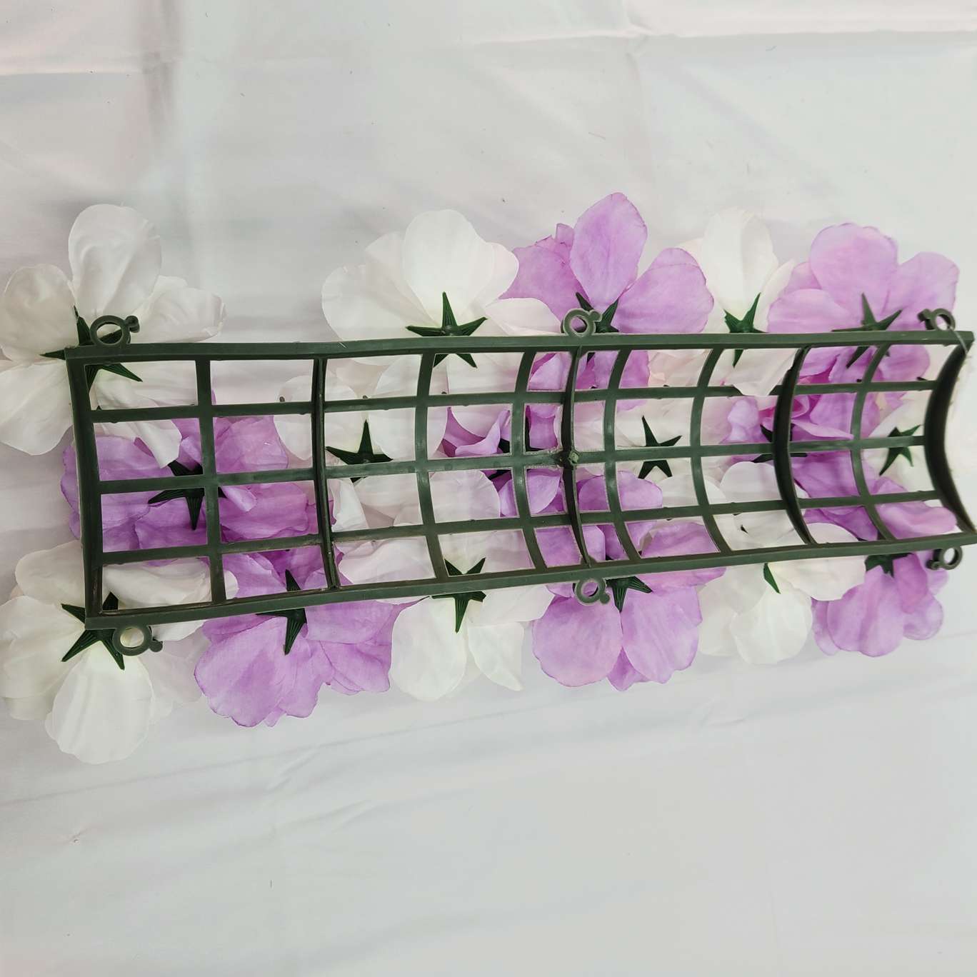 18-head dahlia floor-arranged flower bouquets wrapped around columns, realistic rose cultural gardening, realistic flower arrangement, crocheted and knitted flower bouquets, realistic flowers detail image 14