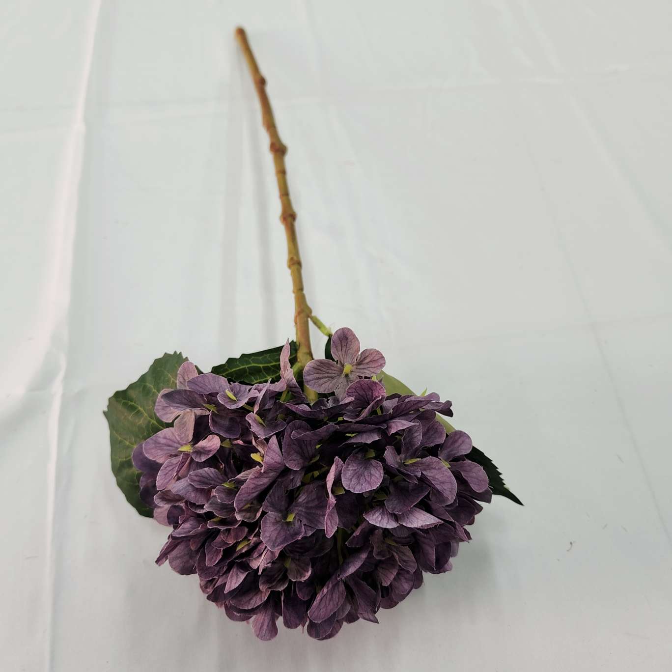 3D Single hydrangea (132 pieces) Office culture simulation Garden realistic flower arrangement Rose crochet knitted flower bouquet Realistic flower decoration detail image 2
