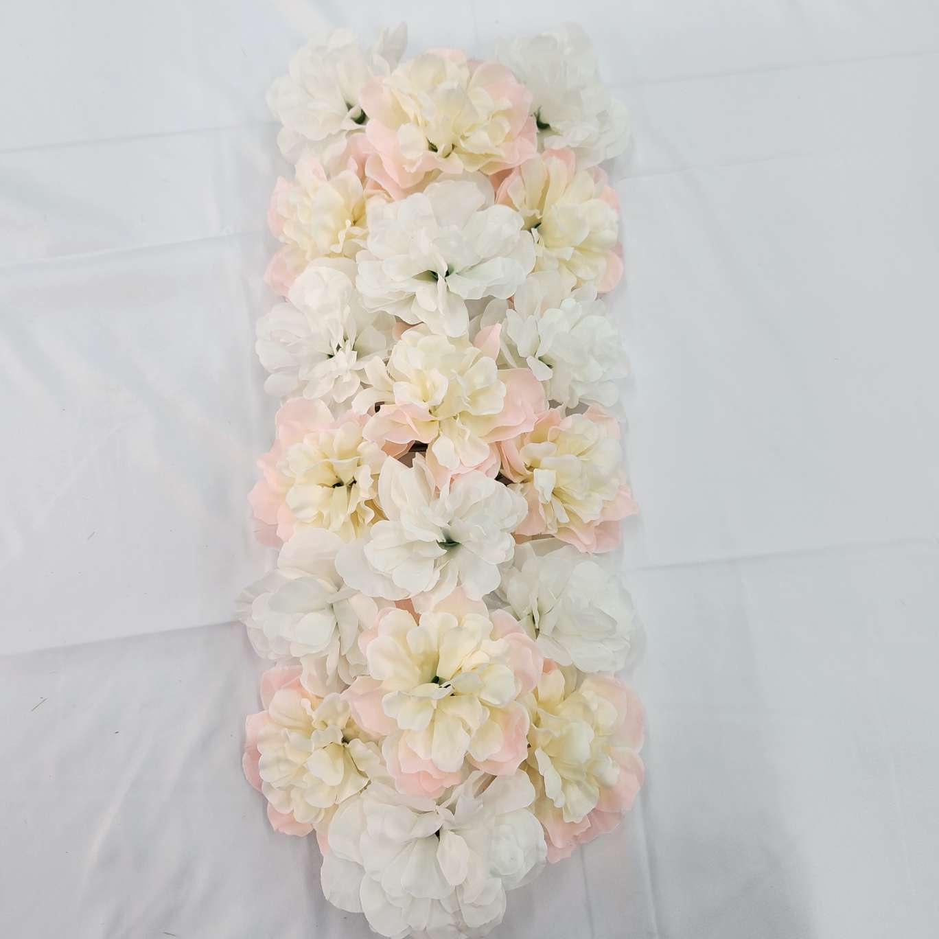 18-head dahlia floor-arranged flower bouquets wrapped around columns, realistic rose cultural gardening, realistic flower arrangement, crocheted and knitted flower bouquets, realistic flowers Specification image