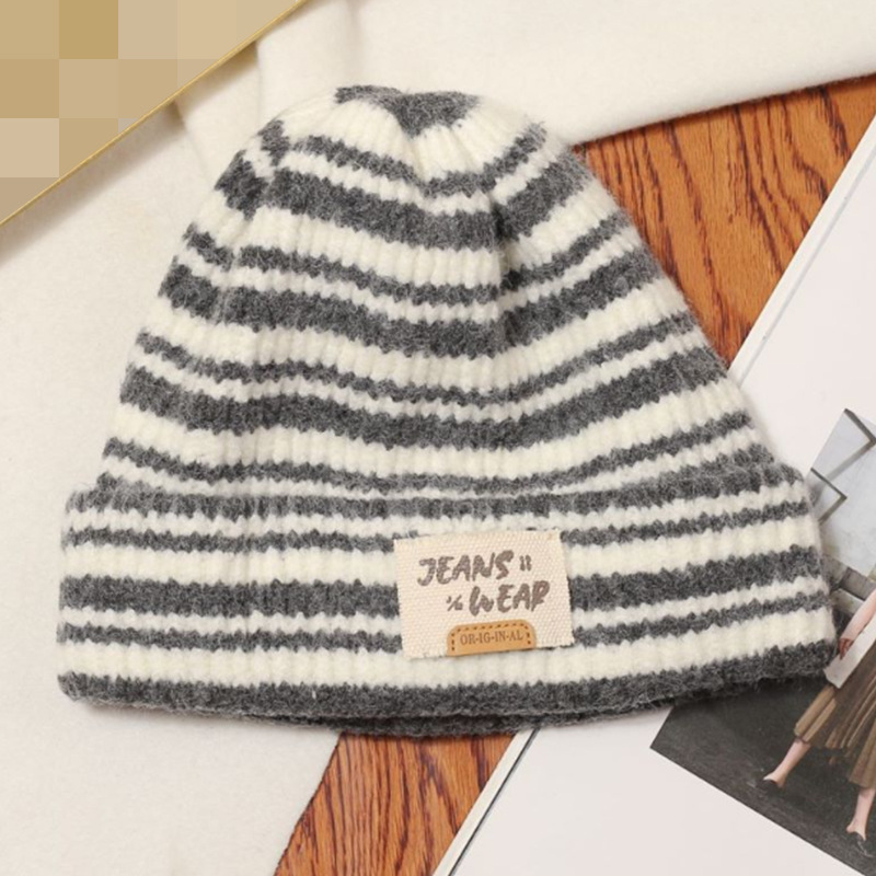 New autumn and winter striped Korean-style fashionable checkered letter patch large-head knitted cap, children's knitted cap trend details Picture