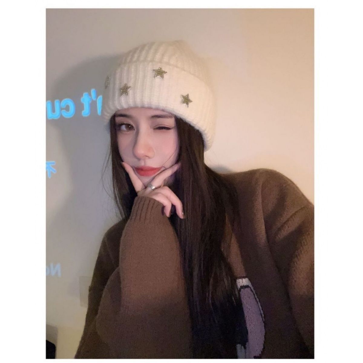New winter fashion hat for women, five-pointed star knitted pullover hat, big head, versatile and face-enhancing small woolen hat, Korean version details Picture