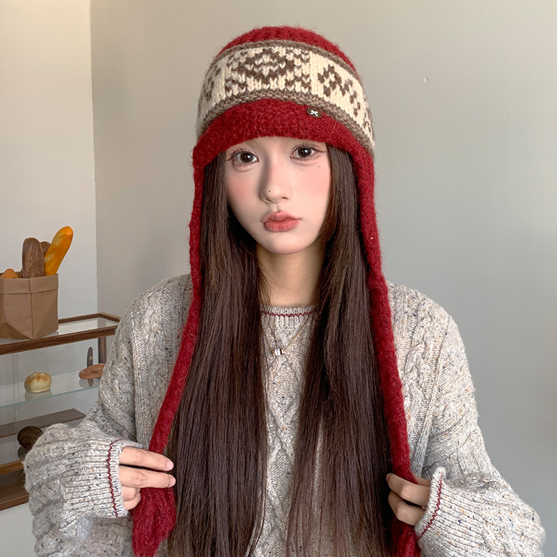 Fair Island knitted hats for women, thick and warm woolen hats for autumn and winter, outdoor travel, cold protection and ear protection, Lei Feng hat trend Application Scenario