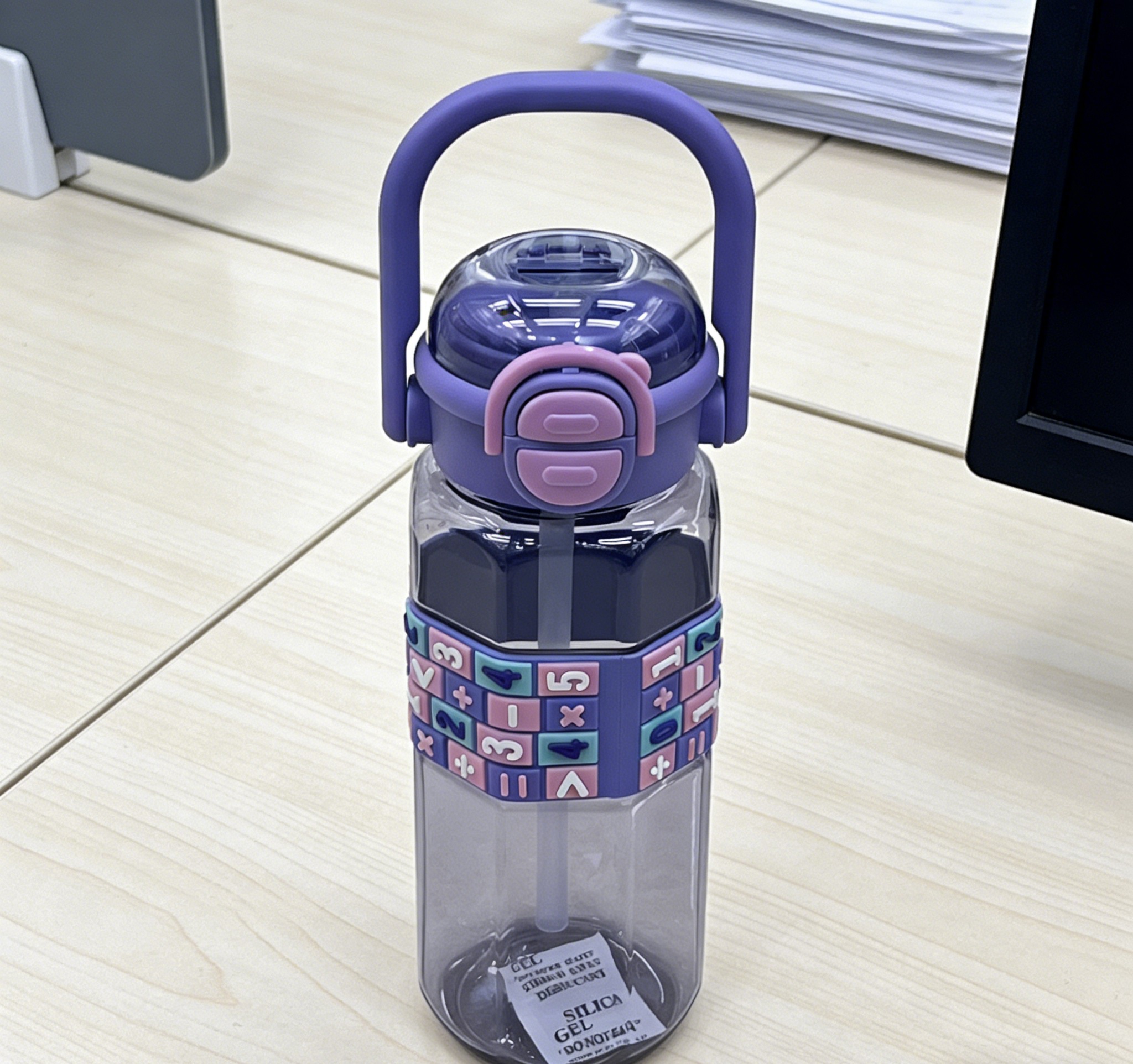 Children's fun math puzzle water cup, large-capacity portable handle cup, leak-proof straw cup for students going to school Application Scenario