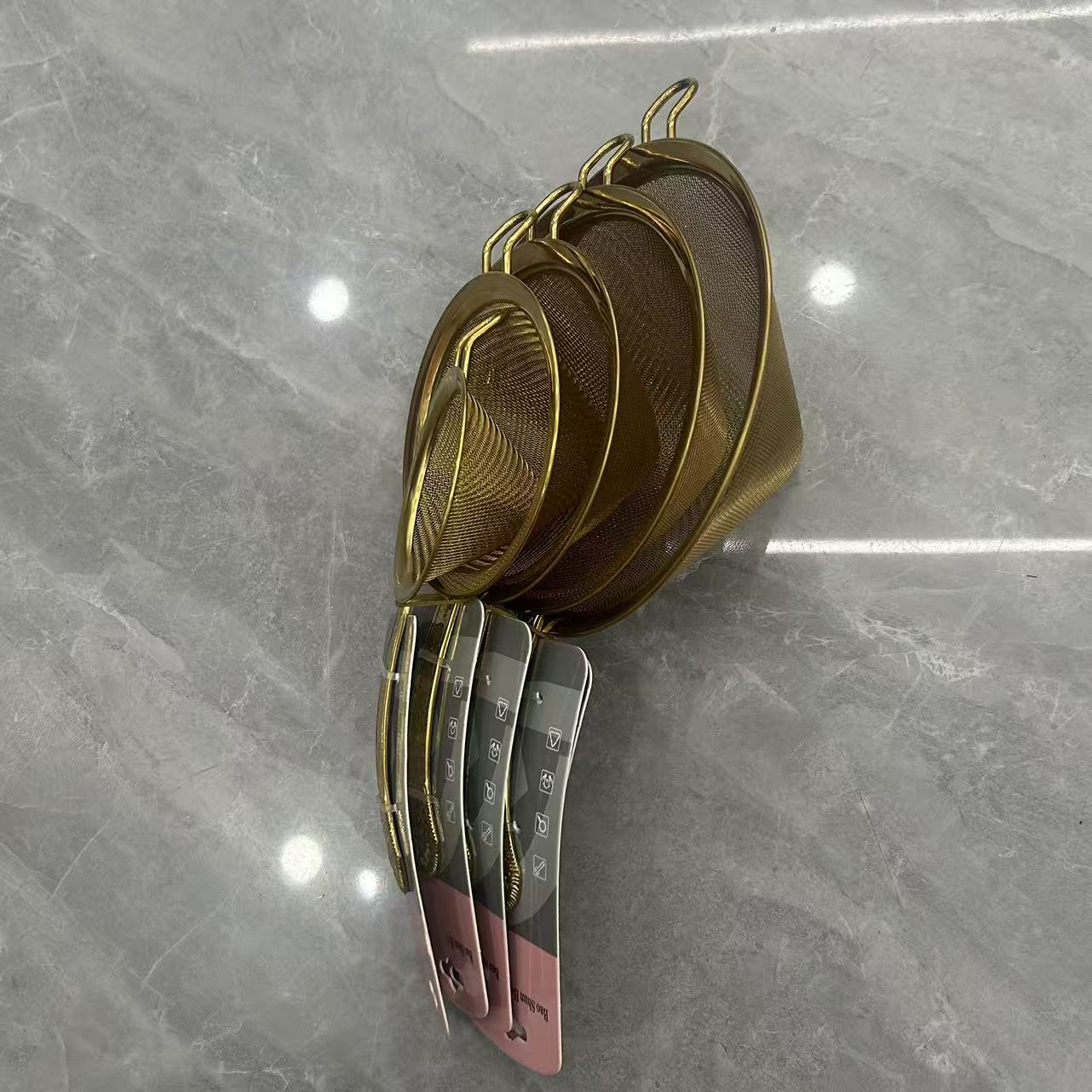 Golden mesh sieve, flour sieve, iron sieve, kitchenware, durable sieve, flour filtration tool Specification image