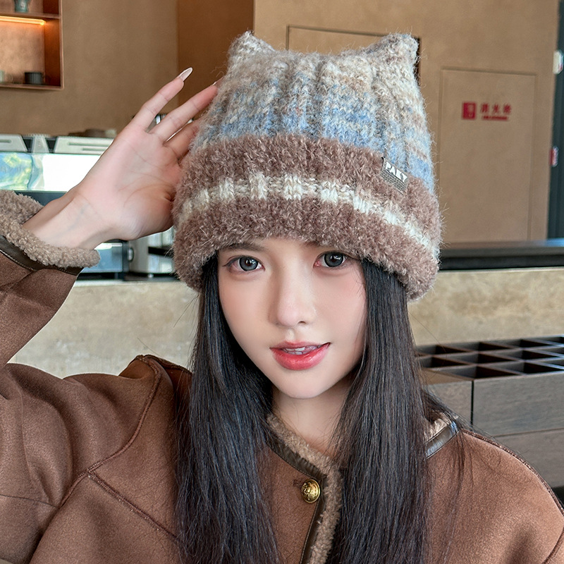 Korean style crash color gorra de lana orejas de gato dulce y versátil gorra de punto sombrero de otoño e invierno estilo más peluche caliente sombrero frío mostrar cara pequeña details Picture