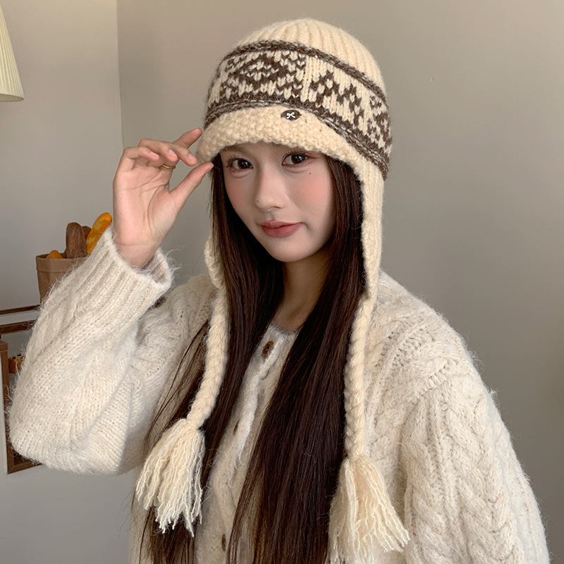 Fair Island knitted hats for women, thick and warm woolen hats for autumn and winter, outdoor travel, cold protection and ear protection, Lei Feng hat trend