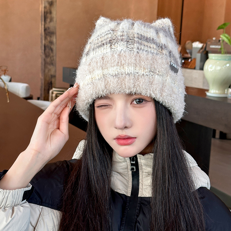 Korean style crash color gorra de lana orejas de gato dulce y versátil gorra de punto sombrero de otoño e invierno estilo más peluche caliente sombrero frío mostrar cara pequeña Application Scenario