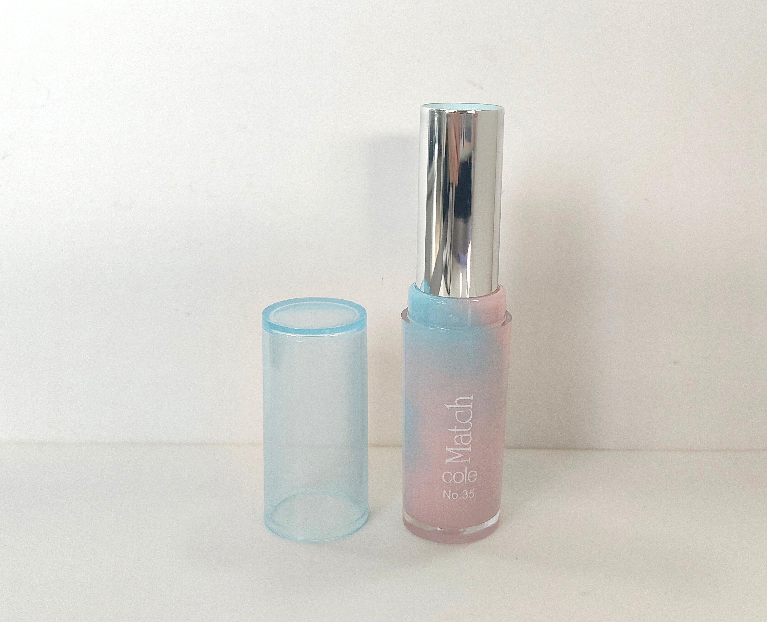 Aloe Vera Moisturizing Base Stick contains aloe vera water and hyaluronic acid. It provides a refreshing and hydrating sensation, replenishes moisture, soothes and smooths the skin Specification image