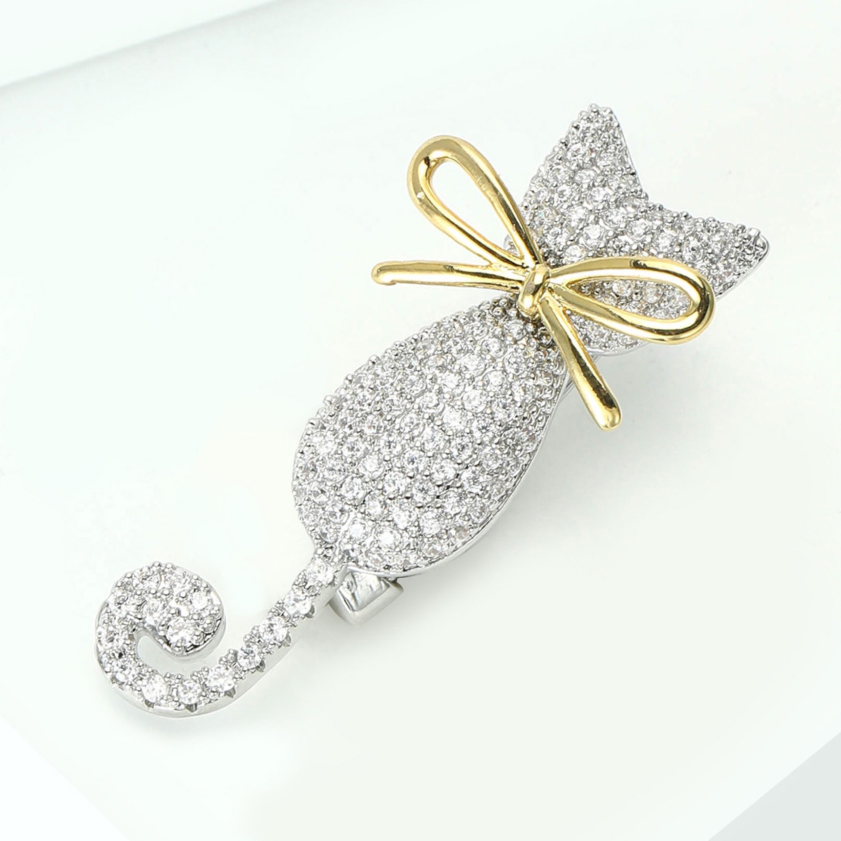 Copper zircon cat-shaped brooch, fashionable and unique accessory, private customization, one-piece consignment Specification image