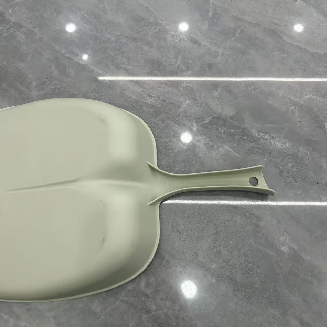 Light green leaf pattern dustpan, realistic flower arrangement, succulent simulation flower micro-landscape, handcrafted moss and green plant decoration, broom and dustpan details Picture