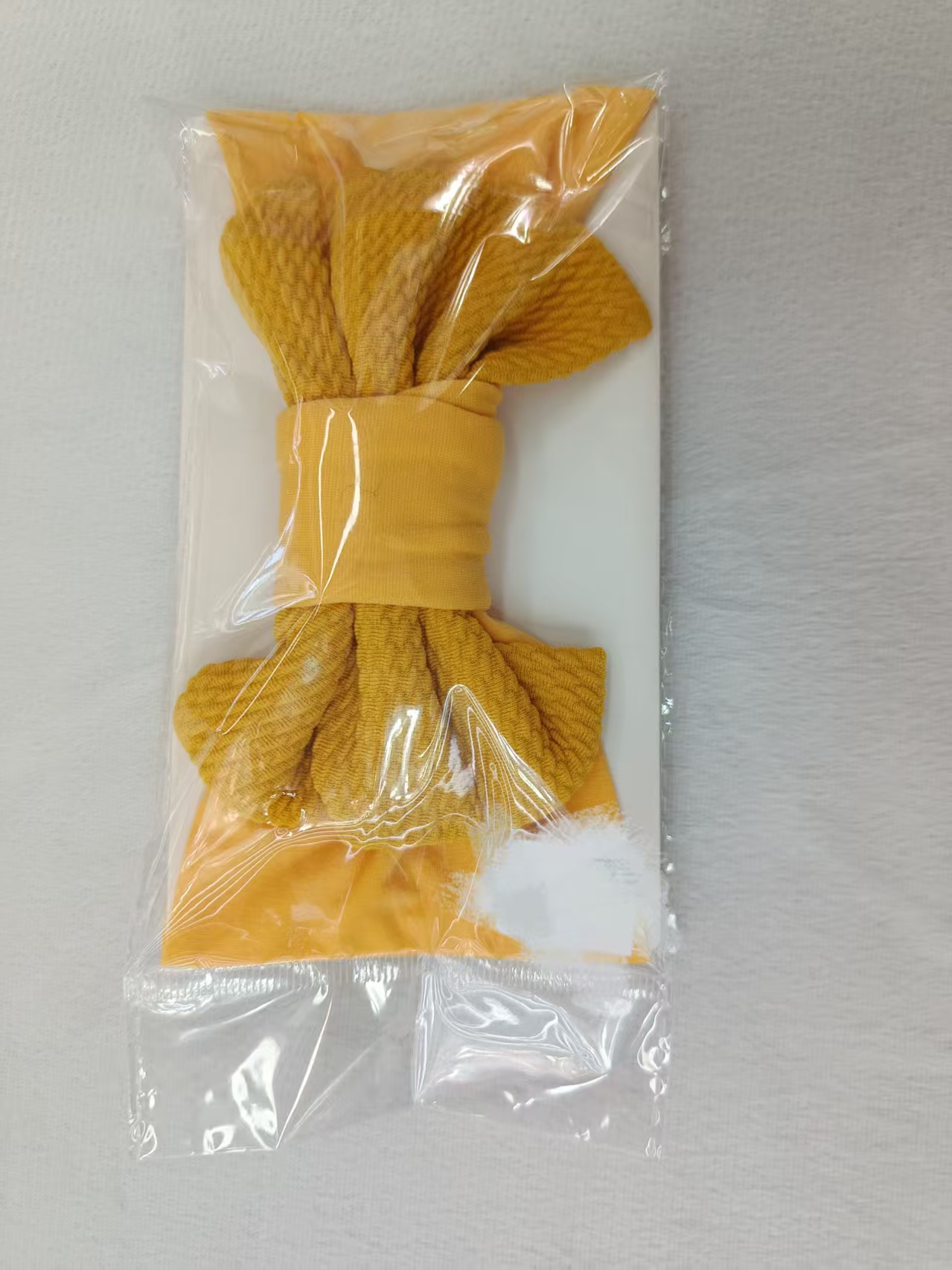 黄色针织衣物柔软舒适秋冬保暖时尚百搭女童男童针织衫上衣