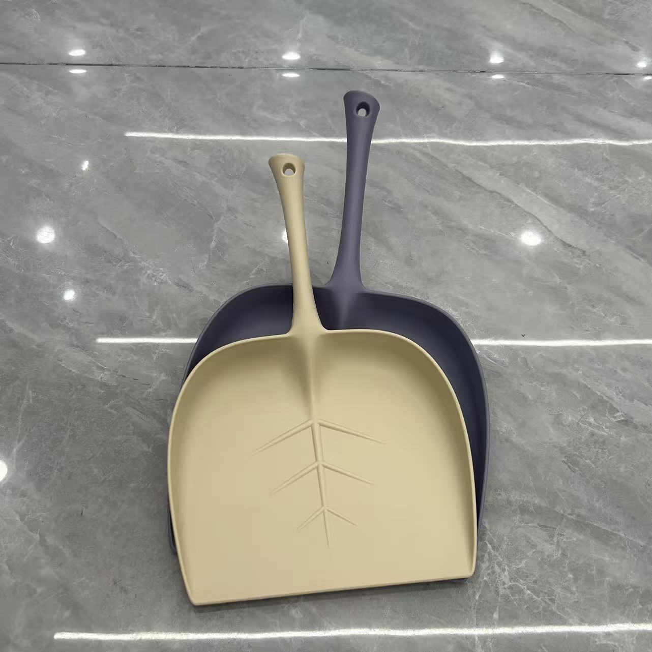 Multi-functional cleaning tools, broom and dustpan set, household sweeping dustpan, small and large dustpan, plastic dustpan wholesale