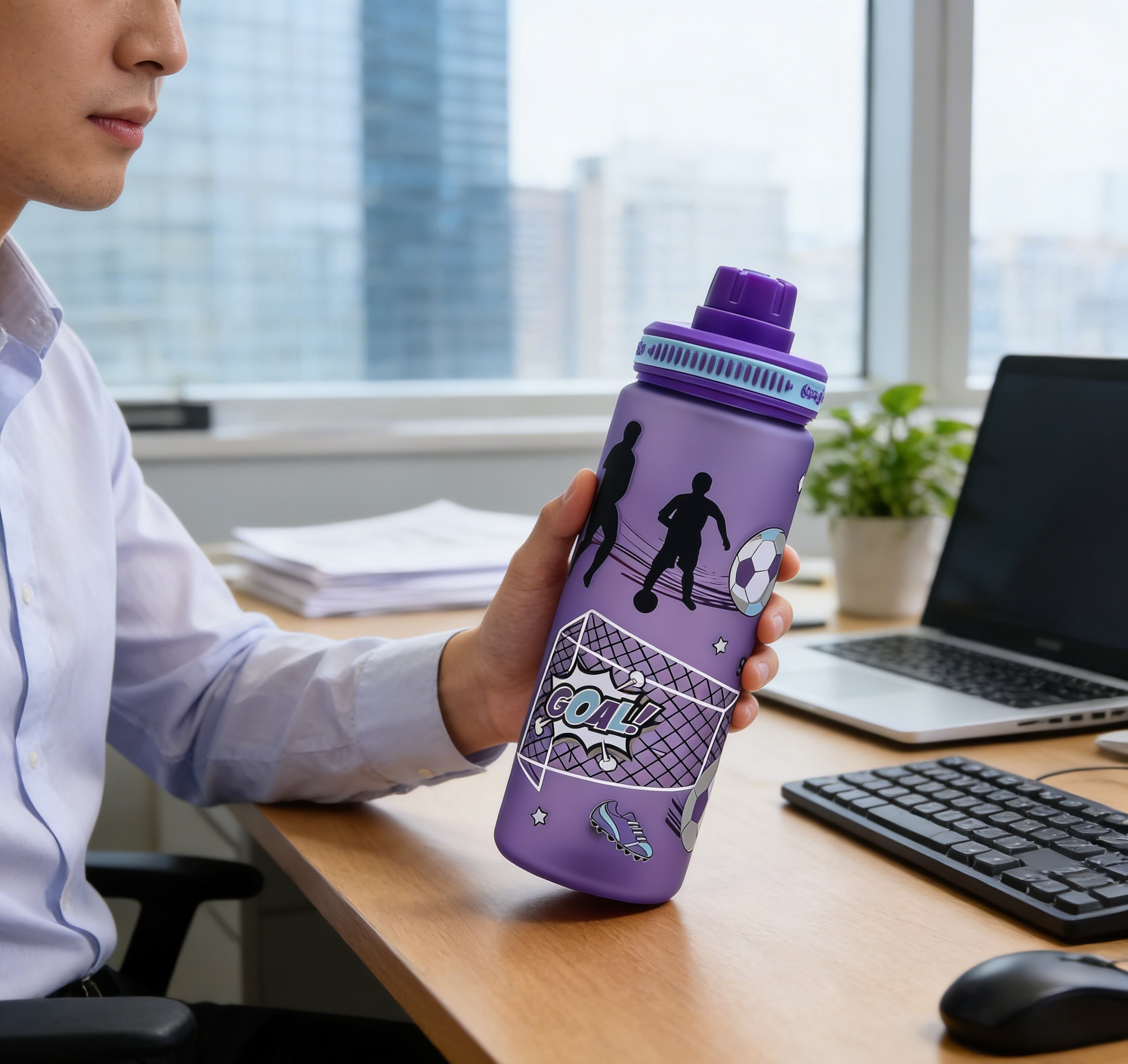 Football-themed sports water cup, large-capacity portable leak-proof student outdoor fitness cup, printed purple color matching cup