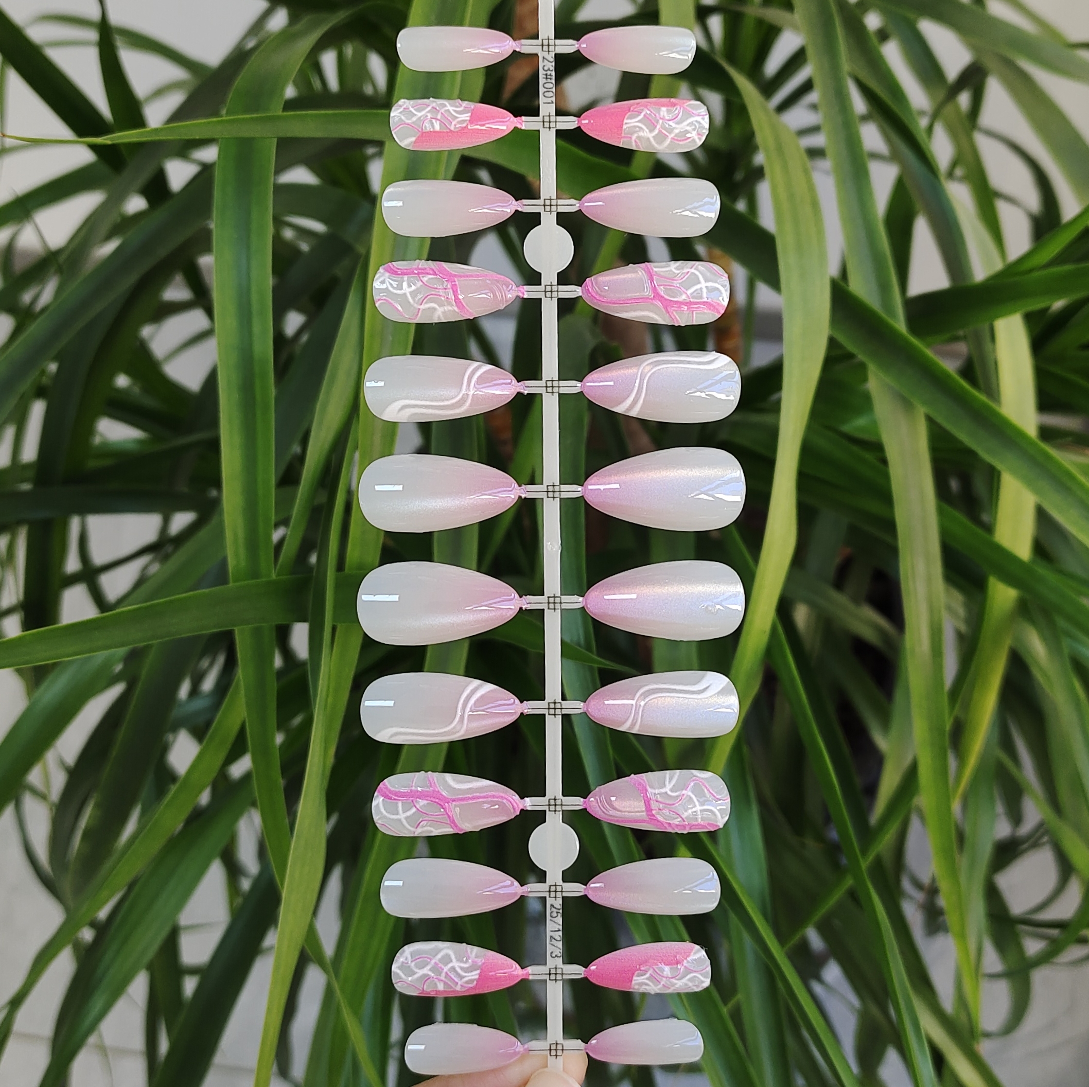 24 PCS PRESS ON NAIL TIPS ALMOND SHAPE CAT EYE AND SHADING STYLE 3D GEL NAIL ART WITH LINES PATTERN full figure