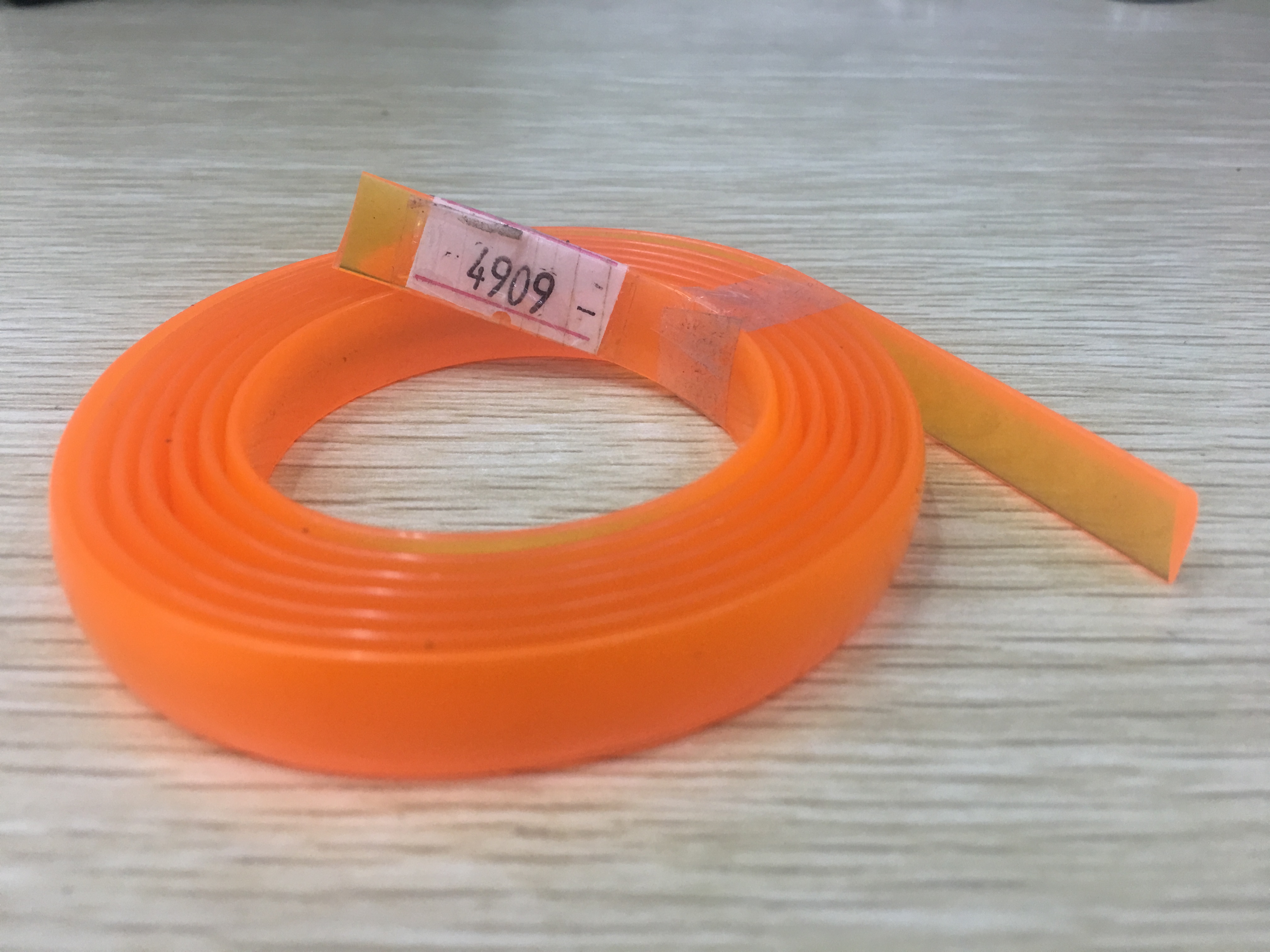 供应女士凉拖鞋面，PVC抽条,凉鞋胶条,扁条，PVC水晶条#水晶条贴钻详情3