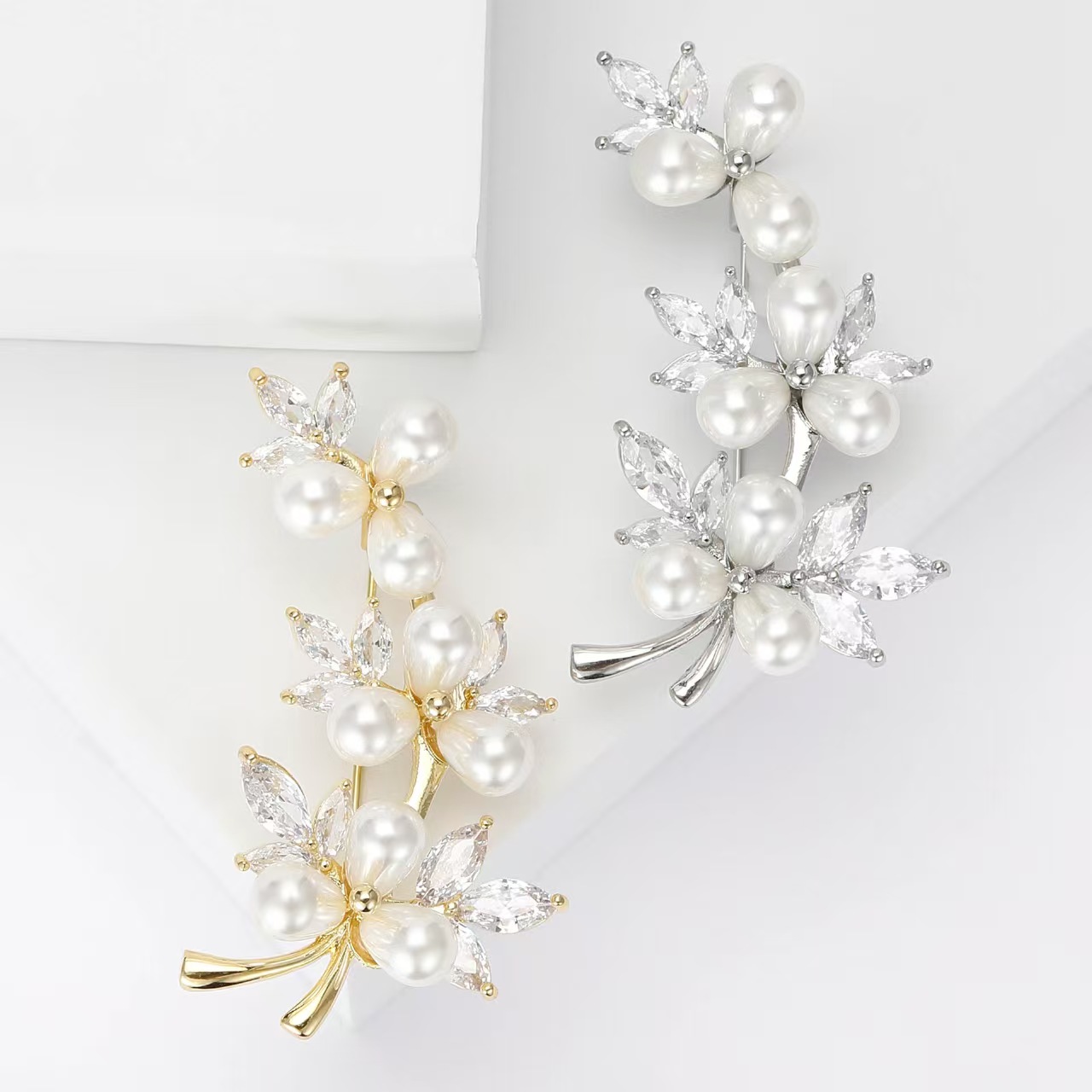 Light luxury and simple pearl tree vine zircon brooch, copper micro-inlaid high-end brooch, anti-exposure pin, classical and elegant accessory pic 3