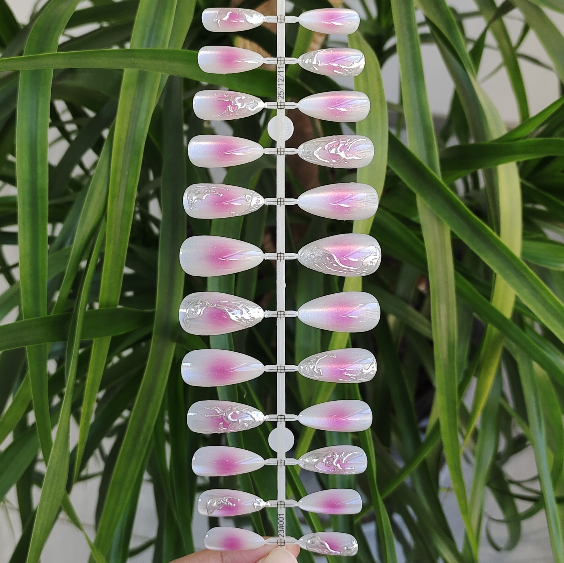 24 PCS PRESS ON NAIL TIPS ALMOND SHAPE 3D GEL NAIL ART WITH SHADING STYLE AND HEART PATTERN full figure