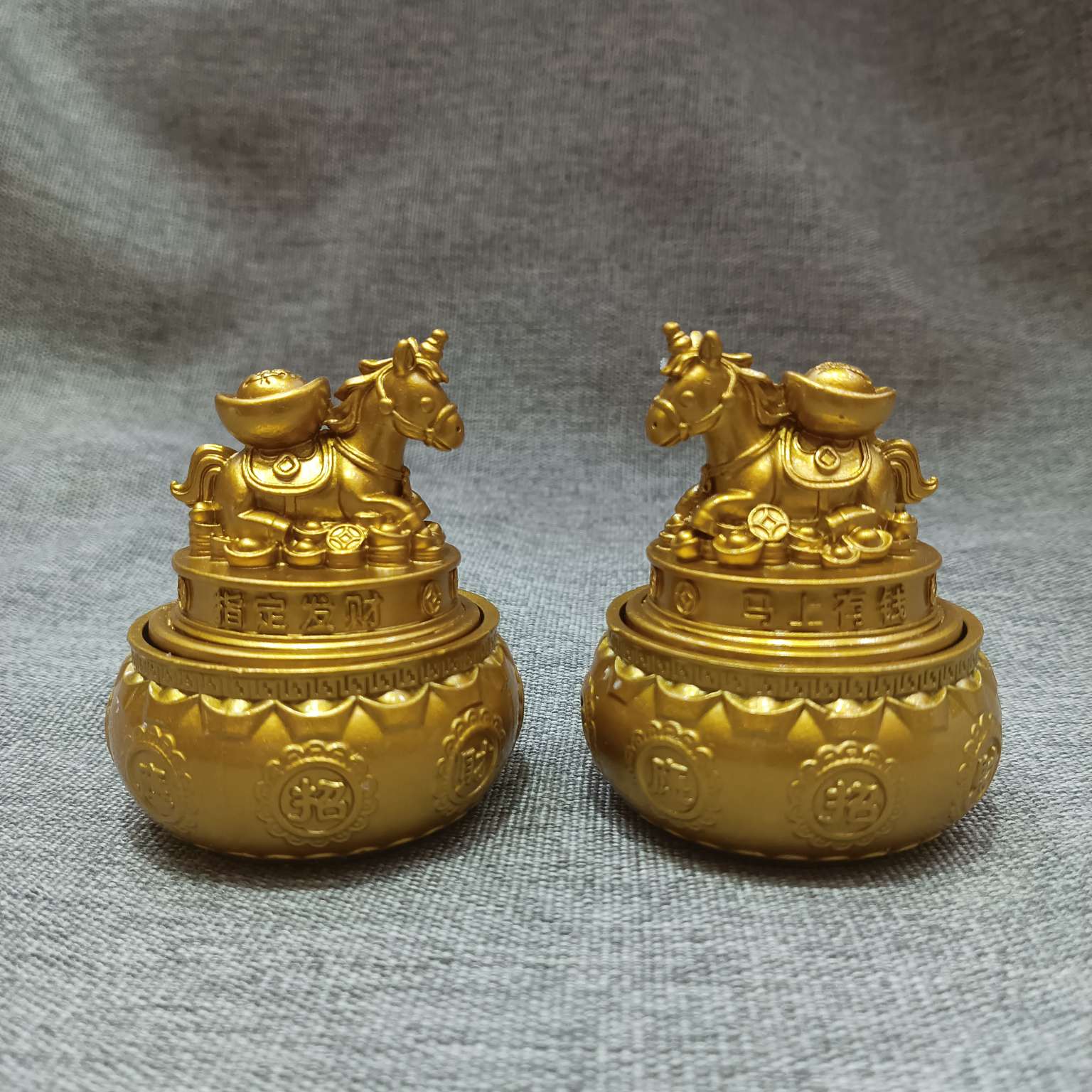 Zhonggong Craft alloy ornaments are designated. If you have money, get rich immediately and spin around details Picture