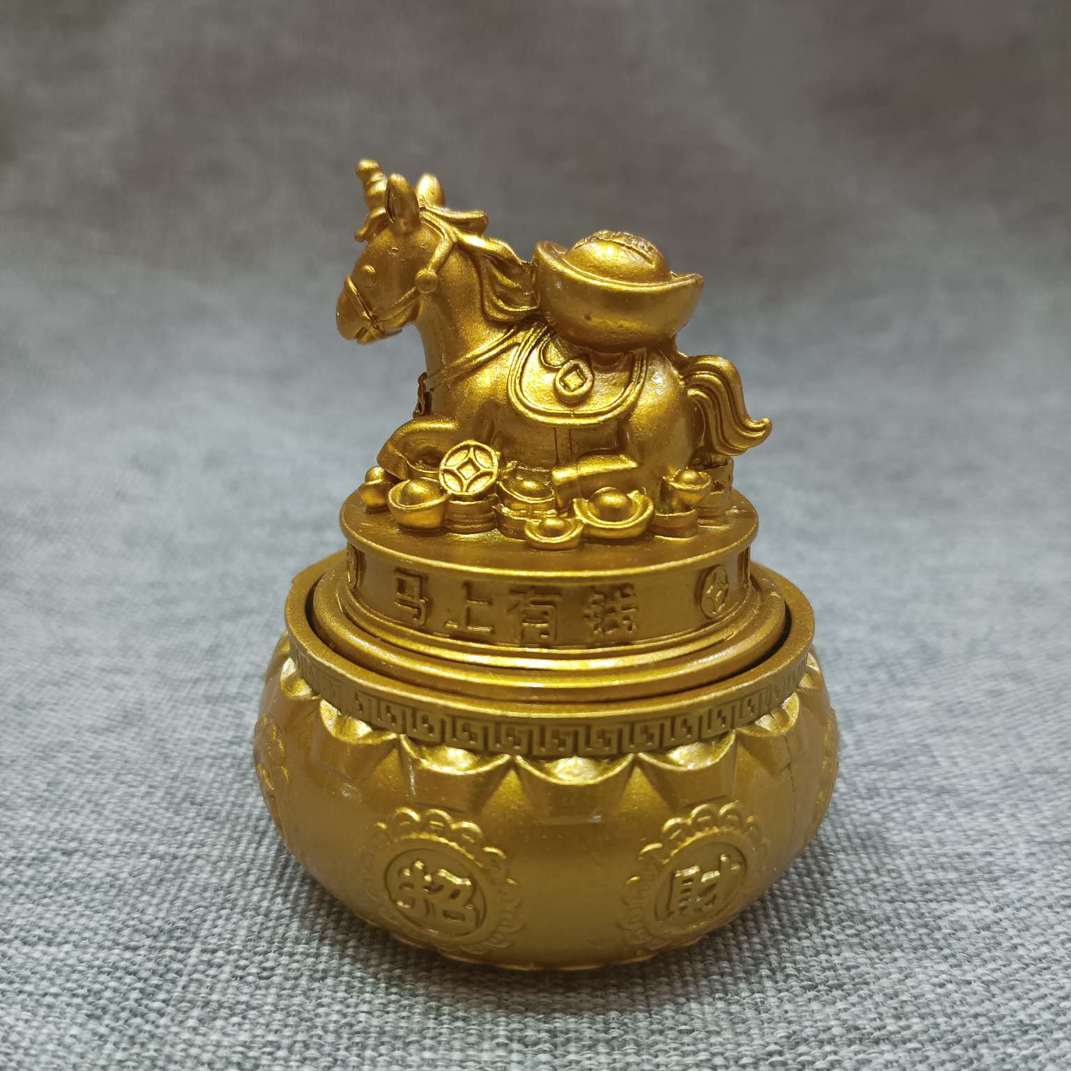 Zhonggong Craft alloy ornaments are designated. If you have money, get rich immediately and spin around Specification image