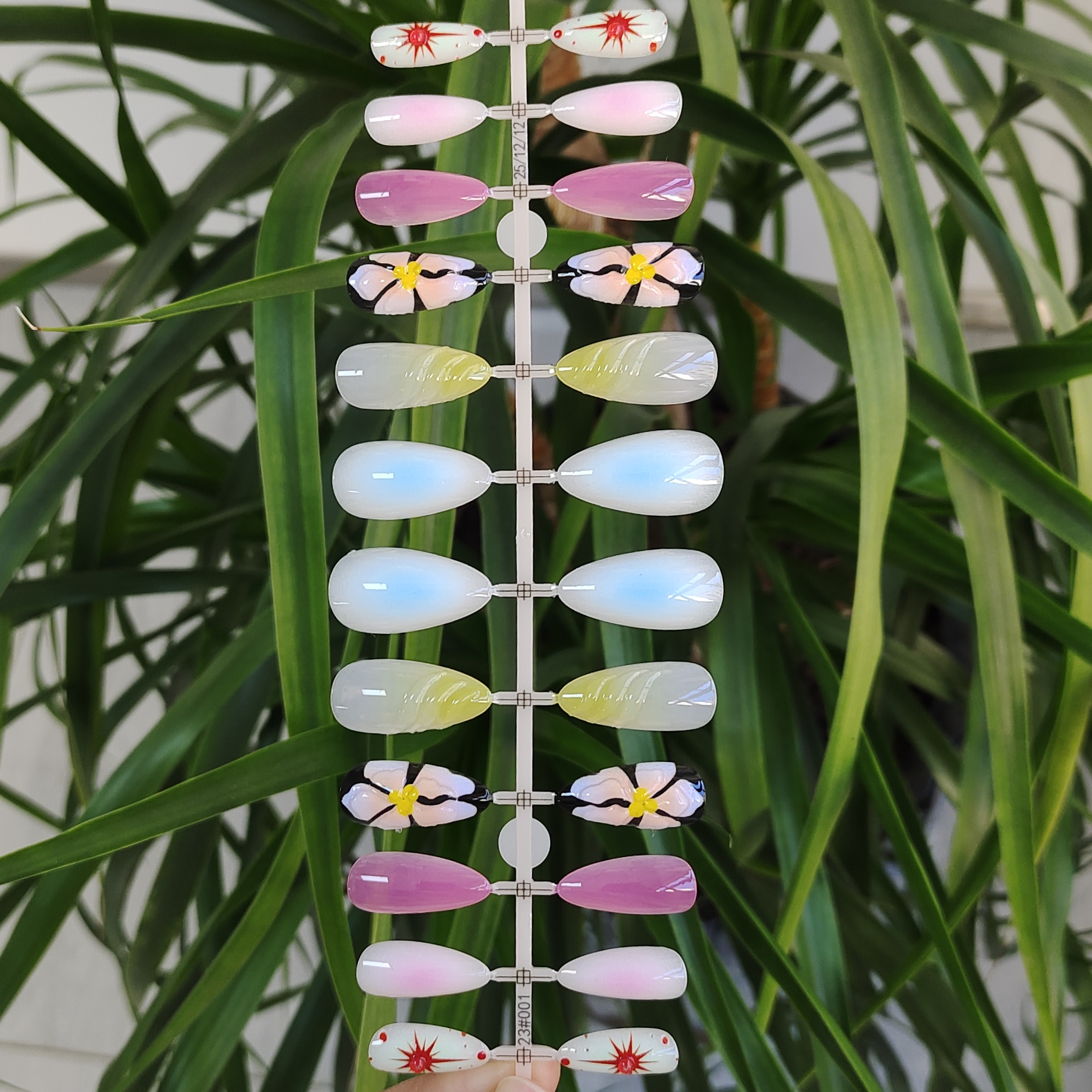 24 PCS PRESS ON NAIL TIPS ALMOND SHAPE 3D EFFECT GEL NAIL WITH FLOWER AND STAR PATTERN full figure