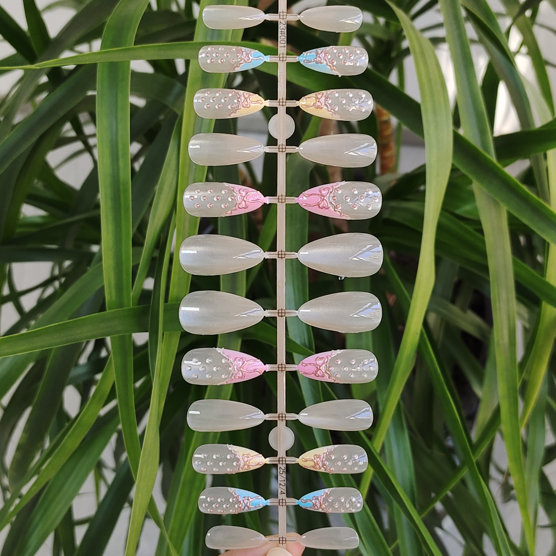 24 PCS PRESS ON NAIL TIP ALMOND SHAPE CAT EYE AND 3D GEL NAIL ART WITH DOT AND BOW PATTERN full figure