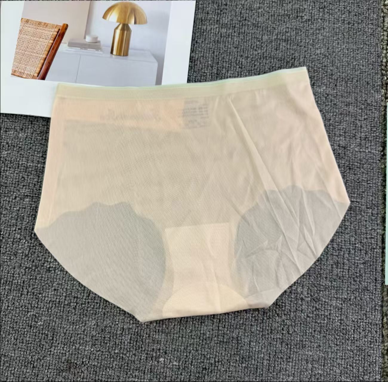 Model 1053# for export inventory of women's underwear, seamless underwear, high-waisted one-piece breathable and sexy underwear for women, low-waisted triangle pants that don't stick to the crotch or buttocks, only one piece available Specification drawing