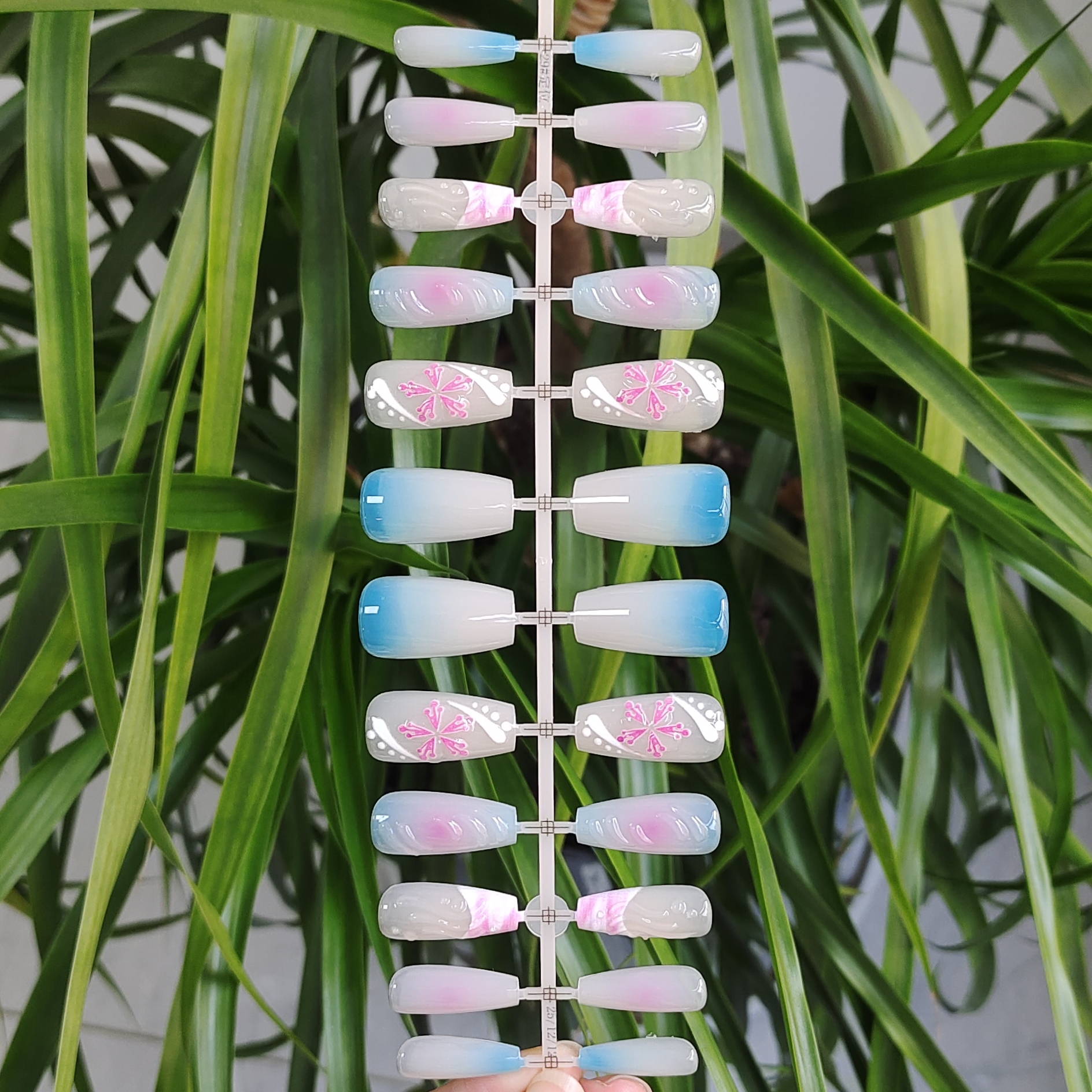 24 PCS PRESS ON NAIL TIPS MEDIUM COFFIN SHAPE 3D GEL NAIL ART WITH FLOWER PATTERN full figure