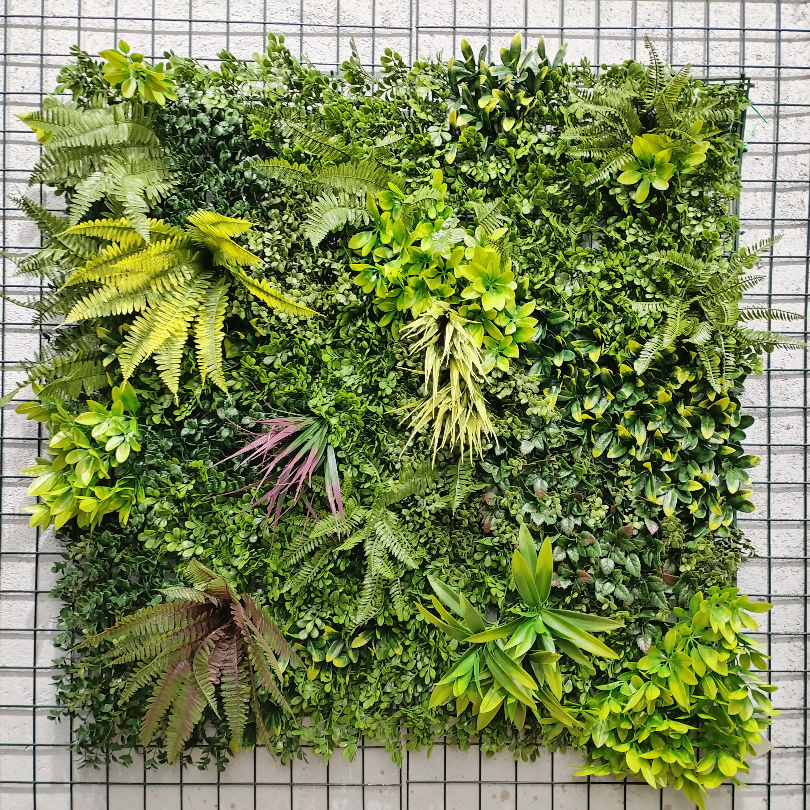 The exhibition layout features artificial plant background boards, lawns, artificial flowers and grass, green plants, and fence walls that can be reused for quick construction and green plant decoration