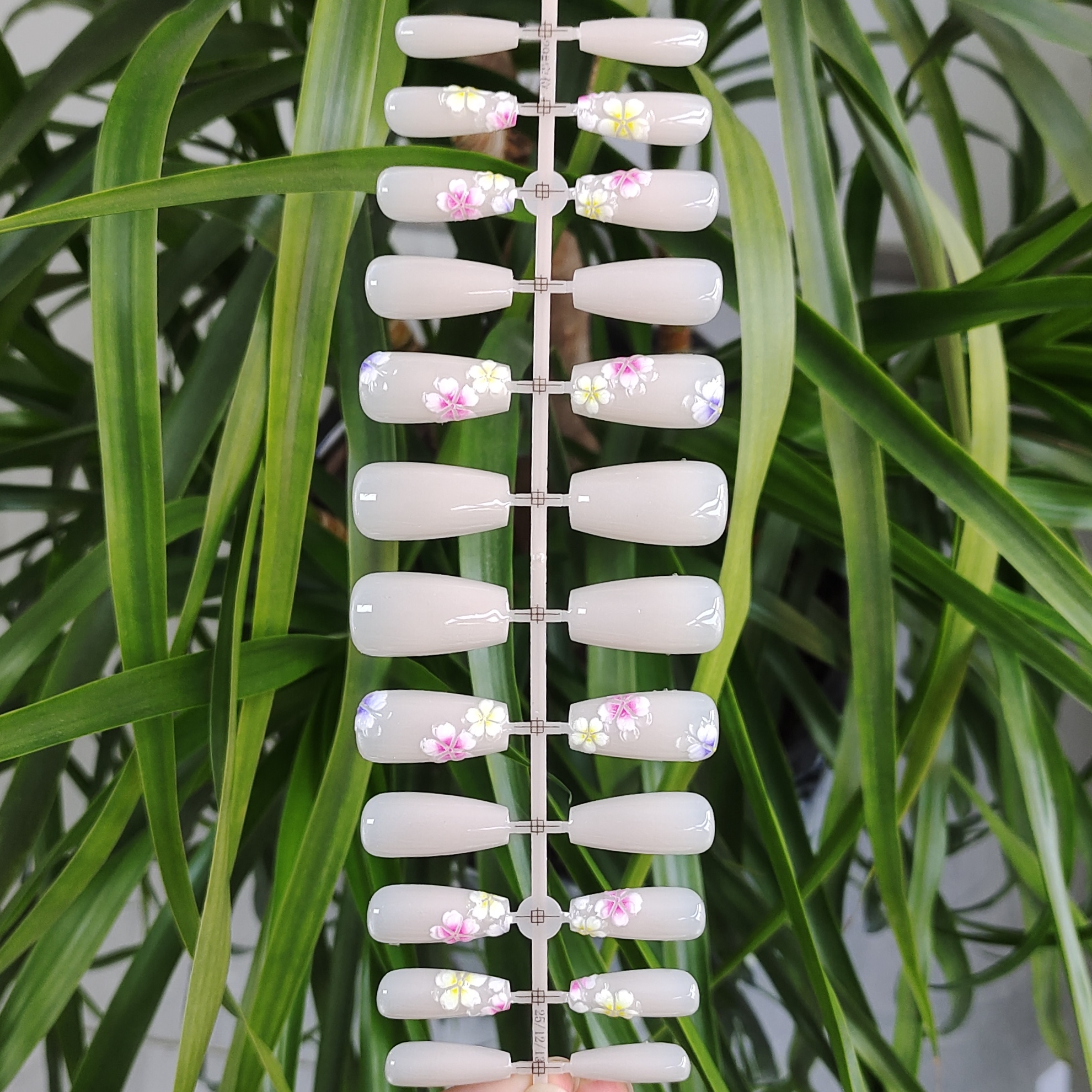 24 PCS PRESS ON NAIL TIPS MEDIUM COFFIN SHAPE CAT EYE AND 3D GEL NAIL ART WITH FLOWERS PATTERN full figure