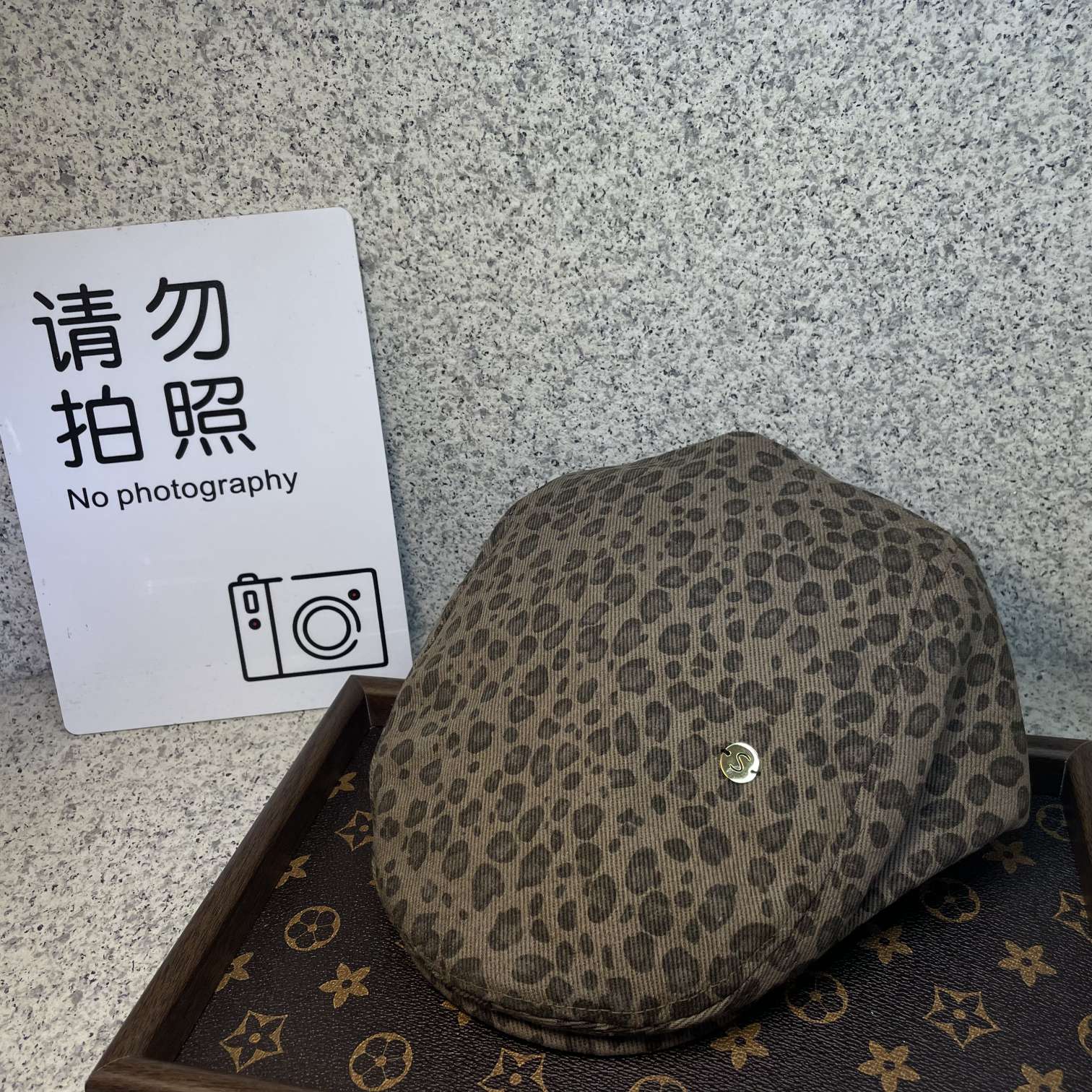 Spring and summer hot girl's little leopard print forward hat for both men and women, old money style