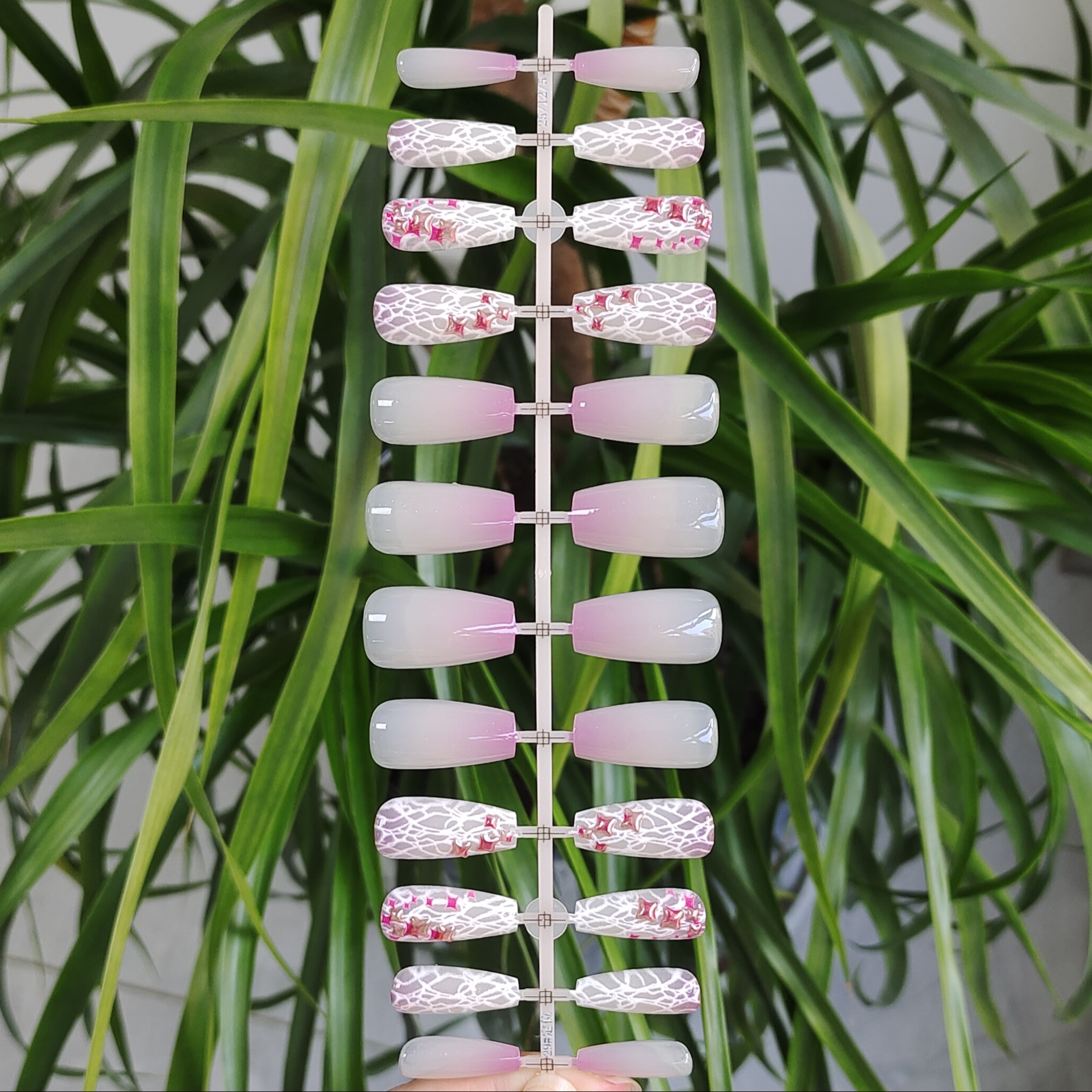 24 PCS PRESS ON NAIL TIPS MEDIUM COFFIN SHAPE 3D GEL NAIL ART WITH STAR SKY PATTERN full figure