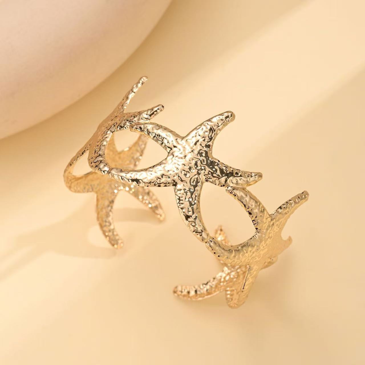 A popular cross-border bestseller in Europe and America, fashionable starfish women's metallic and personalized bracelet Specification image