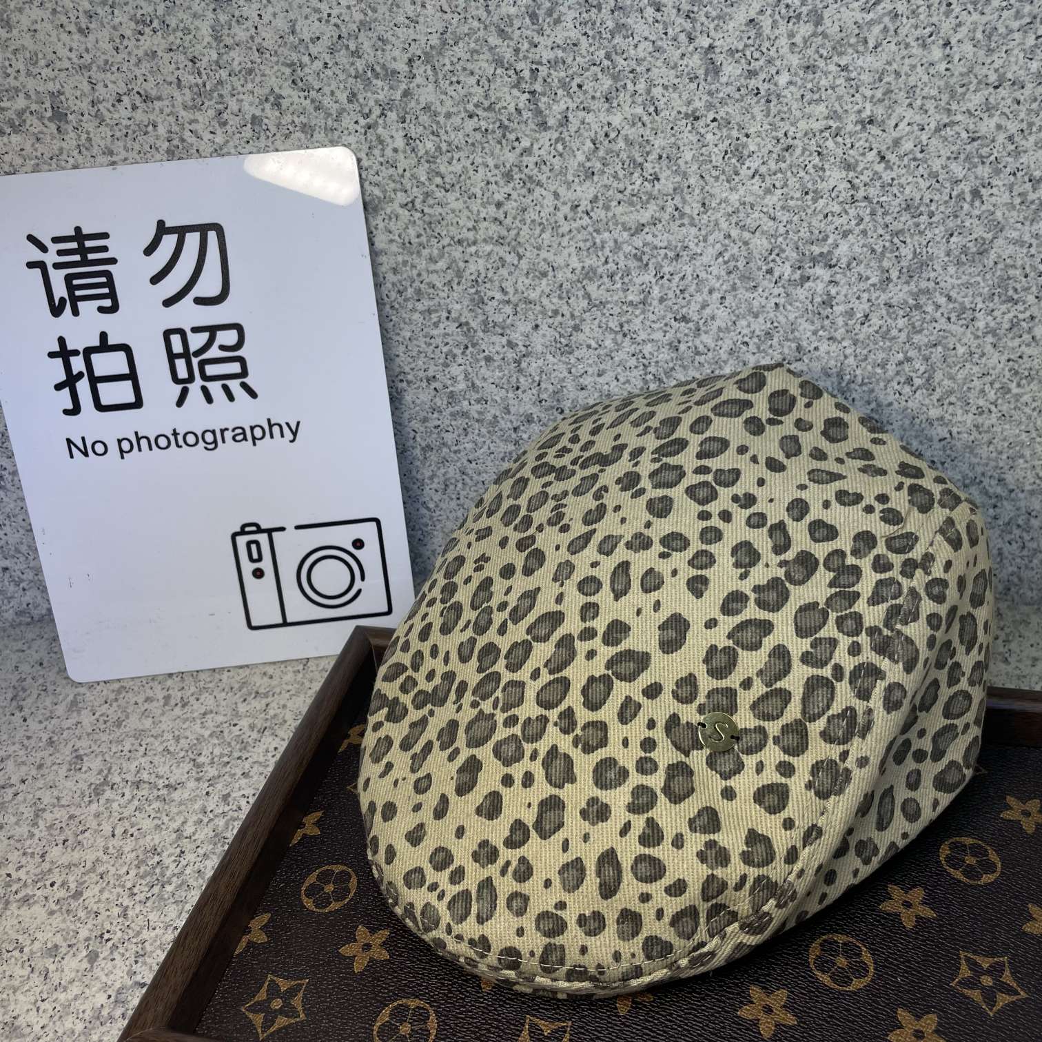 Spring and summer hot girl's little leopard print forward hat for both men and women, old money style Specification image