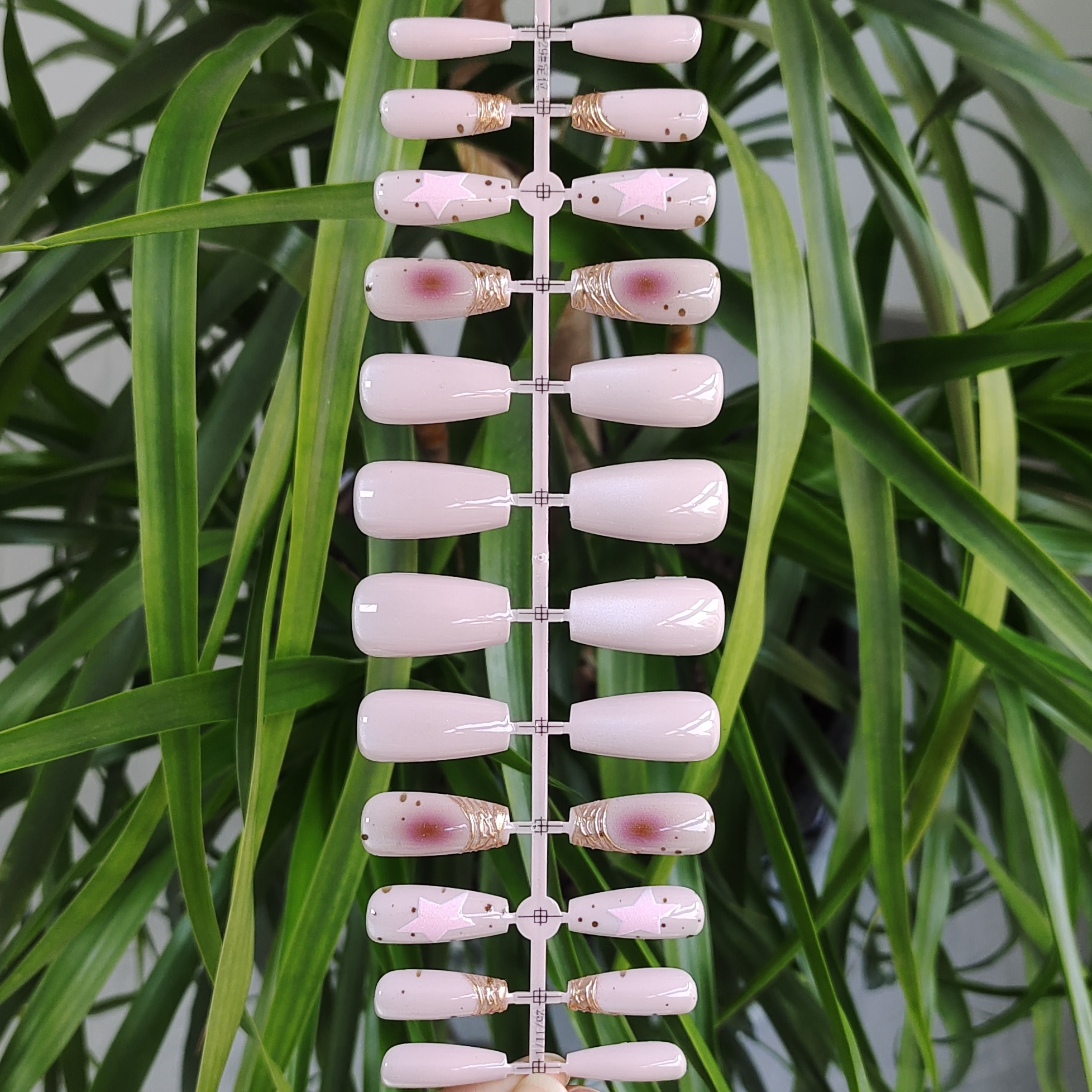 24 PCS PRESS ON NAIL TIPS MEDIUM COFFIN SHAPE 3D GEL NAIL ART AND CAT EYE EFFECT WITH DOT AND STAR PATTERN full figure