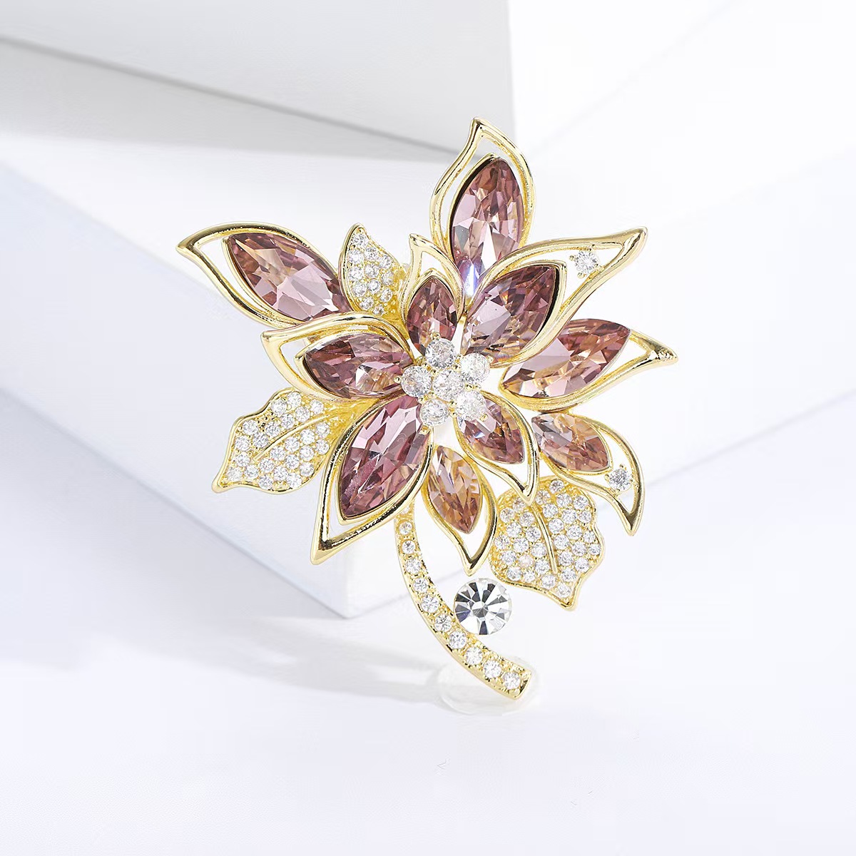 Light luxury and high-end crystal floral brooch, slightly inlaid zircon copper gold-plated brooch, elegant and refined brooch accessories wholesale Item Picture
