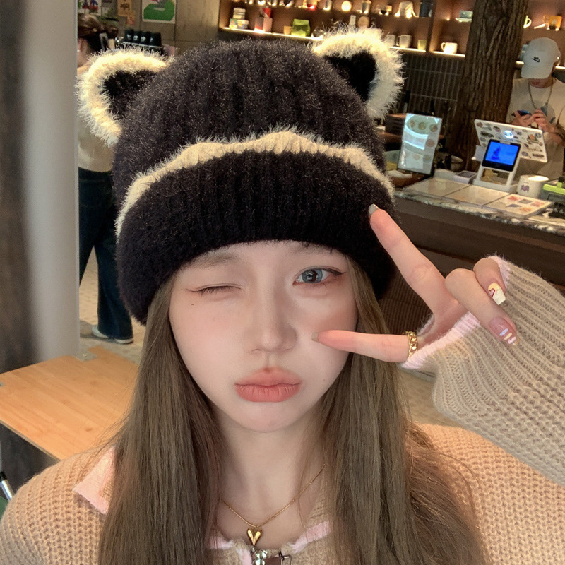 Cute cat-ear hat, women's woolen hat, new winter warm knitted hat, face-enhancing small fleece ear-protecting bear hat details Picture