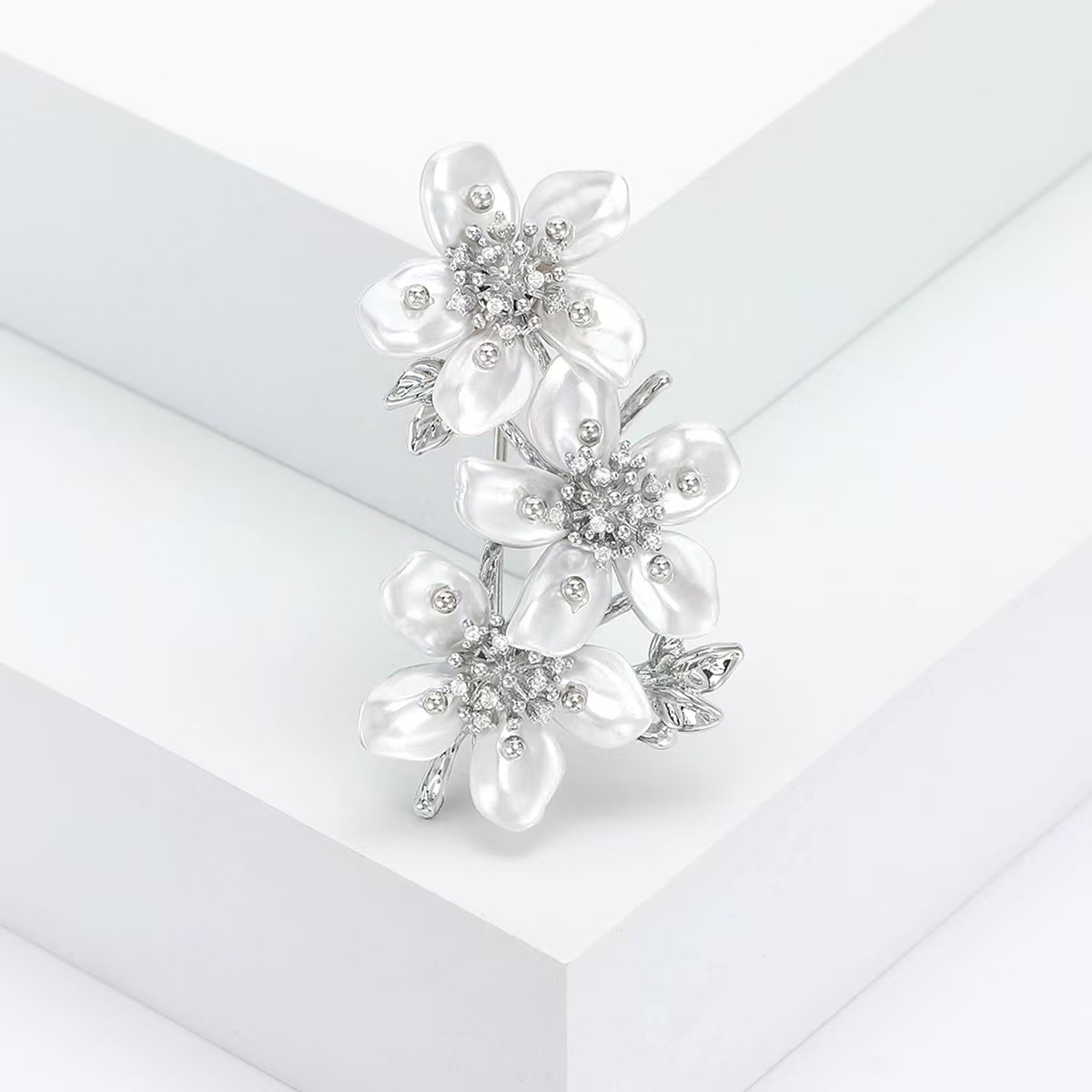 韩版高级感精致锆石花朵胸针气质优雅胸花西服大衣别针配饰品批发详情3
