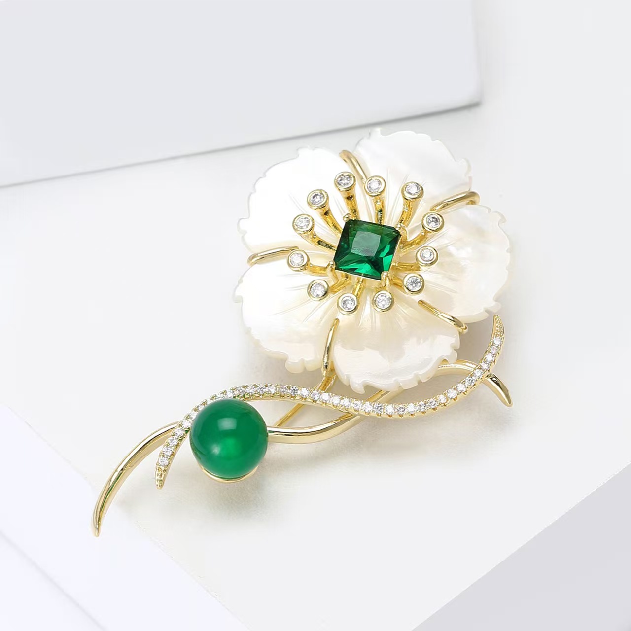 轻奢锆石高档贝壳花朵胸针女气质高级感大衣西装别针防走光扣批发